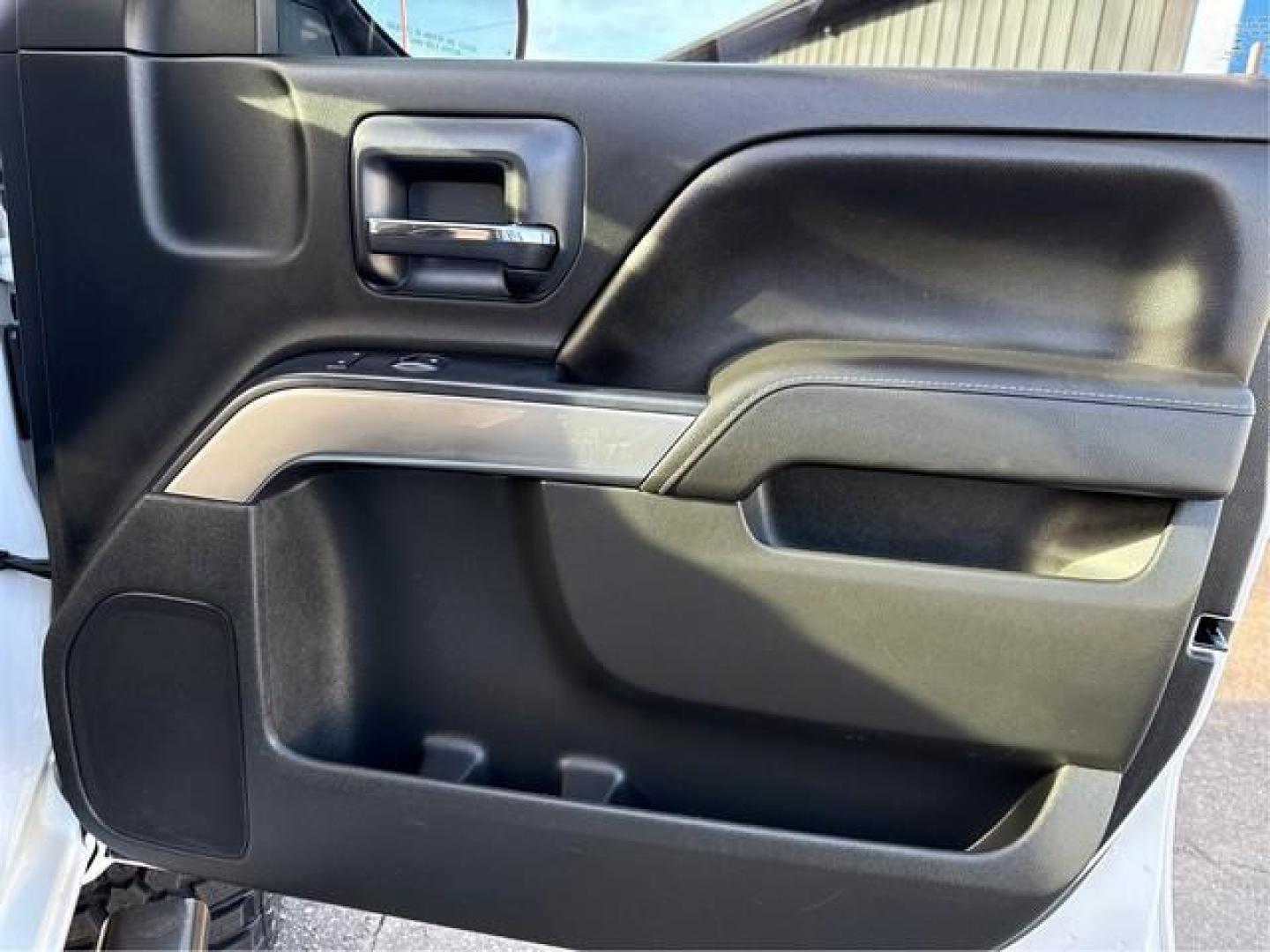 2015 WHITE CHEVROLET SILVERADO 1500 (3GCUKREC4FG) with an V8,5.3L(325 CID),OHV engine, AUTOMATIC transmission, located at 14600 Frazho Road, Warren, MI, 48089, (586) 776-3400, 42.485996, -82.974220 - Photo#20
