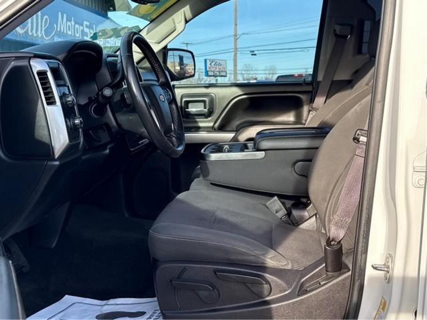 2015 WHITE CHEVROLET SILVERADO 1500 (3GCUKREC4FG) with an V8,5.3L(325 CID),OHV engine, AUTOMATIC transmission, located at 14600 Frazho Road, Warren, MI, 48089, (586) 776-3400, 42.485996, -82.974220 - Photo#8