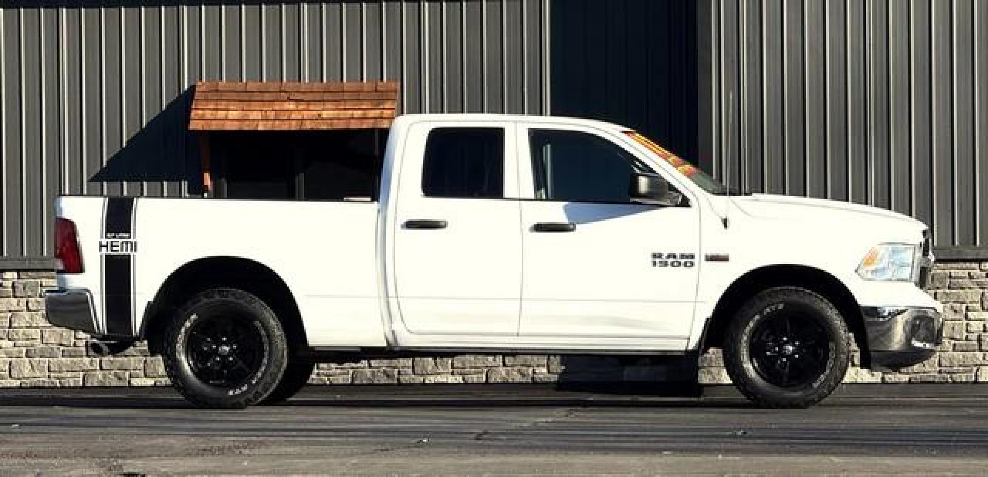 2017 WHITE RAM 1500 (1C6RR7FT4HS) with an V8,5.7L(345 CID),OHV engine, AUTOMATIC transmission, located at 14600 Frazho Road, Warren, MI, 48089, (586) 776-3400, 42.485996, -82.974220 - Photo#4