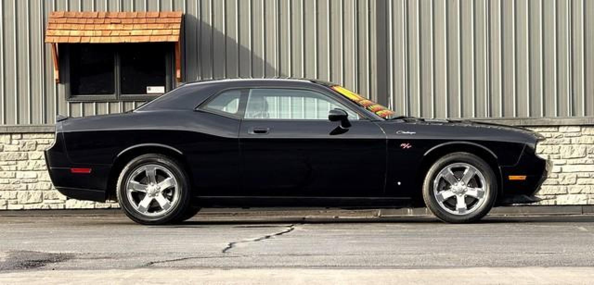 2009 BLACK DODGE CHALLENGER (2B3LJ54T89H) with an V8,5.7L(345 CID),OHV engine, AUTOMATIC transmission, located at 14600 Frazho Road, Warren, MI, 48089, (586) 776-3400, 42.485996, -82.974220 - Photo#0
