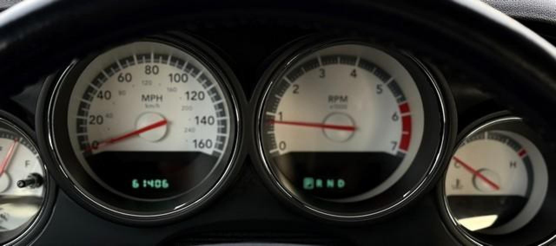 2009 BLACK DODGE CHALLENGER (2B3LJ54T89H) with an V8,5.7L(345 CID),OHV engine, AUTOMATIC transmission, located at 14600 Frazho Road, Warren, MI, 48089, (586) 776-3400, 42.485996, -82.974220 - Photo#14