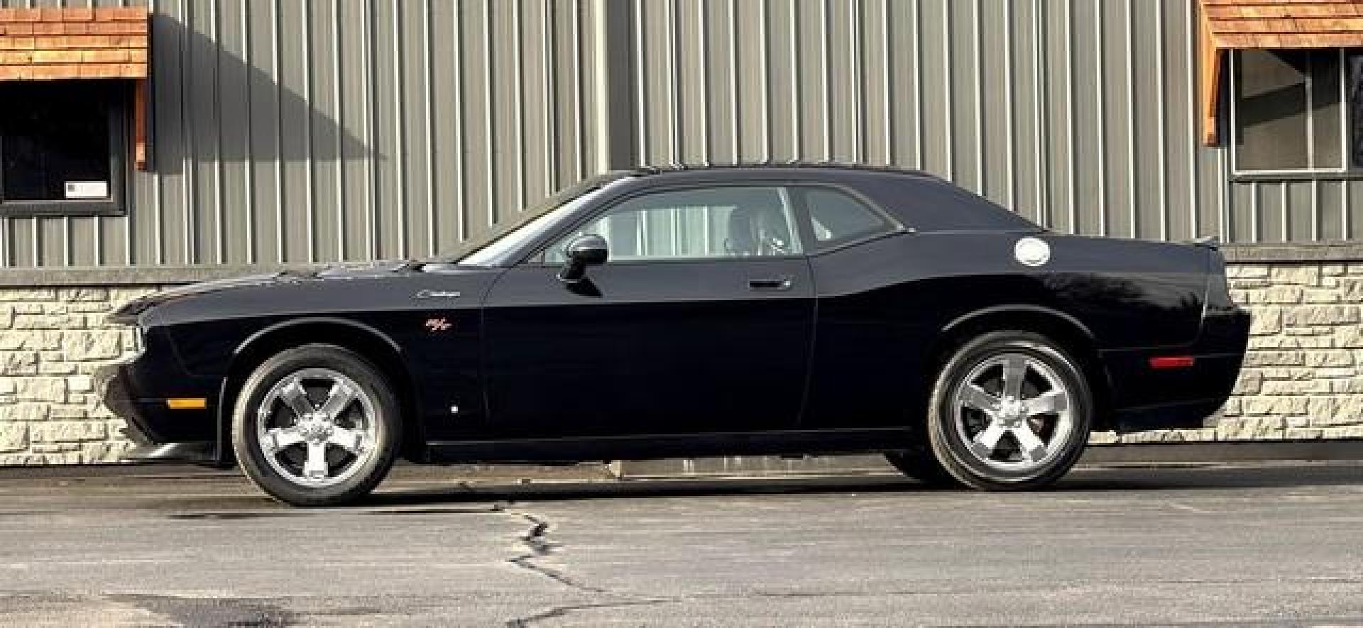 2009 BLACK DODGE CHALLENGER (2B3LJ54T89H) with an V8,5.7L(345 CID),OHV engine, AUTOMATIC transmission, located at 14600 Frazho Road, Warren, MI, 48089, (586) 776-3400, 42.485996, -82.974220 - Photo#1
