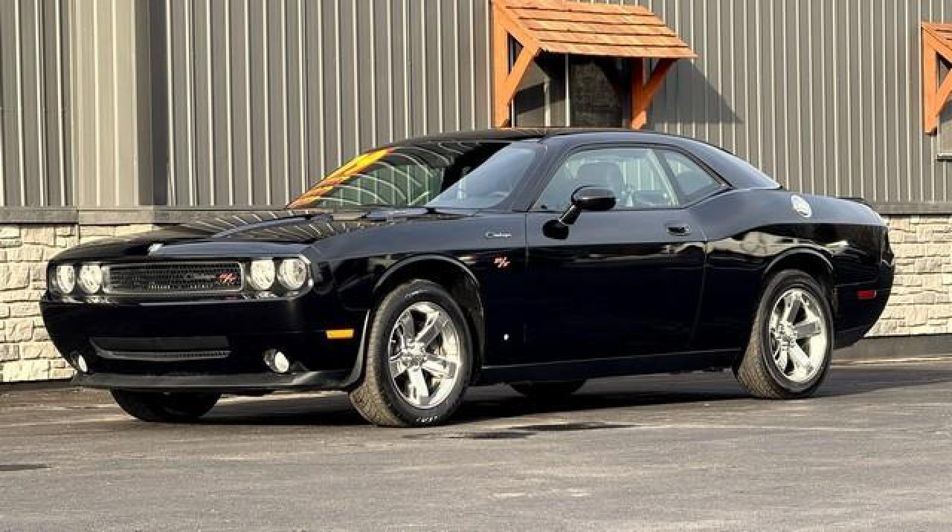 2009 BLACK DODGE CHALLENGER (2B3LJ54T89H) with an V8,5.7L(345 CID),OHV engine, AUTOMATIC transmission, located at 14600 Frazho Road, Warren, MI, 48089, (586) 776-3400, 42.485996, -82.974220 - Photo#2