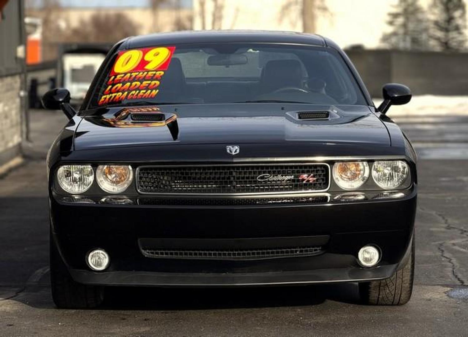 2009 BLACK DODGE CHALLENGER (2B3LJ54T89H) with an V8,5.7L(345 CID),OHV engine, AUTOMATIC transmission, located at 14600 Frazho Road, Warren, MI, 48089, (586) 776-3400, 42.485996, -82.974220 - Photo#4