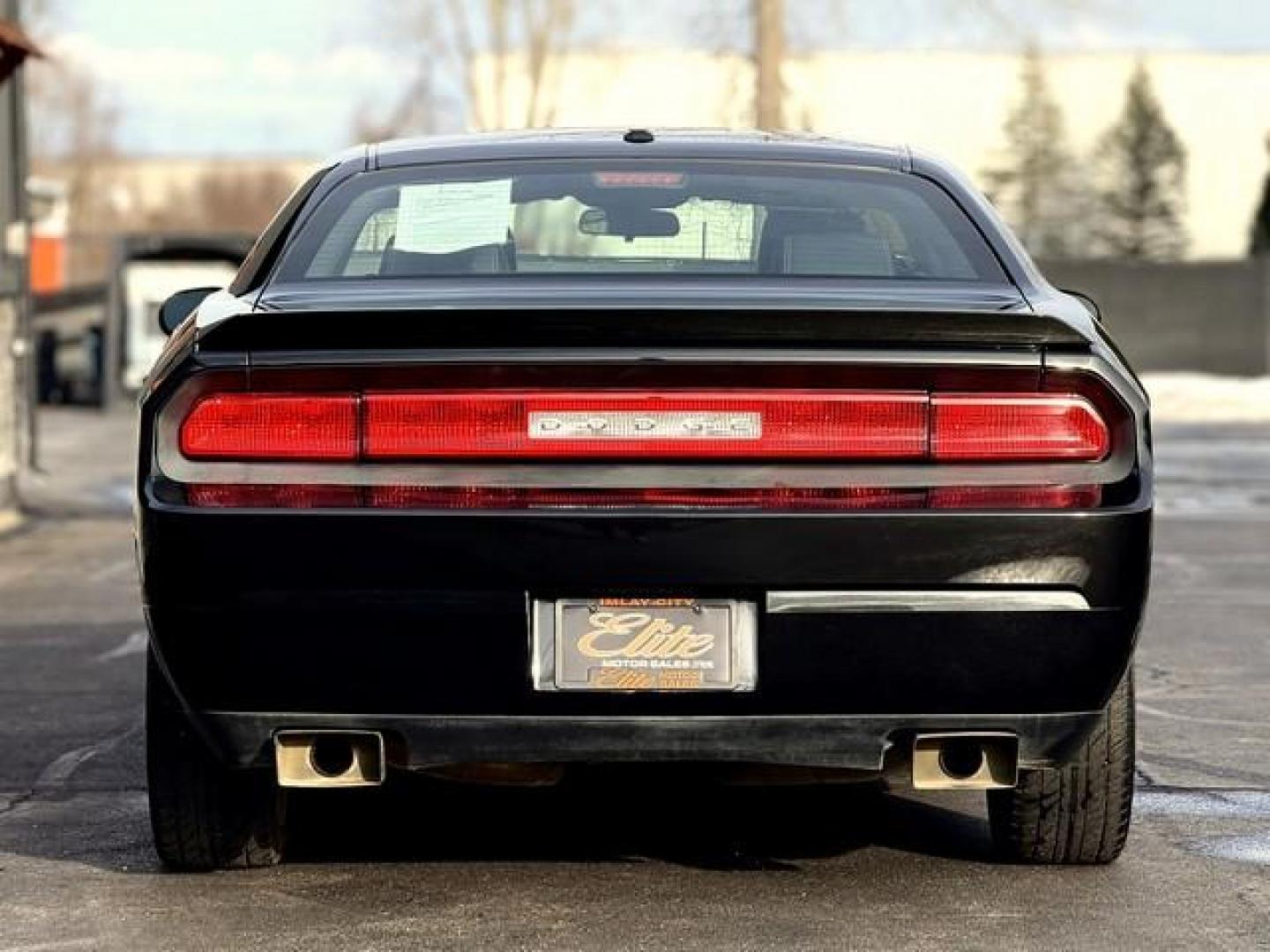 2009 BLACK DODGE CHALLENGER (2B3LJ54T89H) with an V8,5.7L(345 CID),OHV engine, AUTOMATIC transmission, located at 14600 Frazho Road, Warren, MI, 48089, (586) 776-3400, 42.485996, -82.974220 - Photo#5