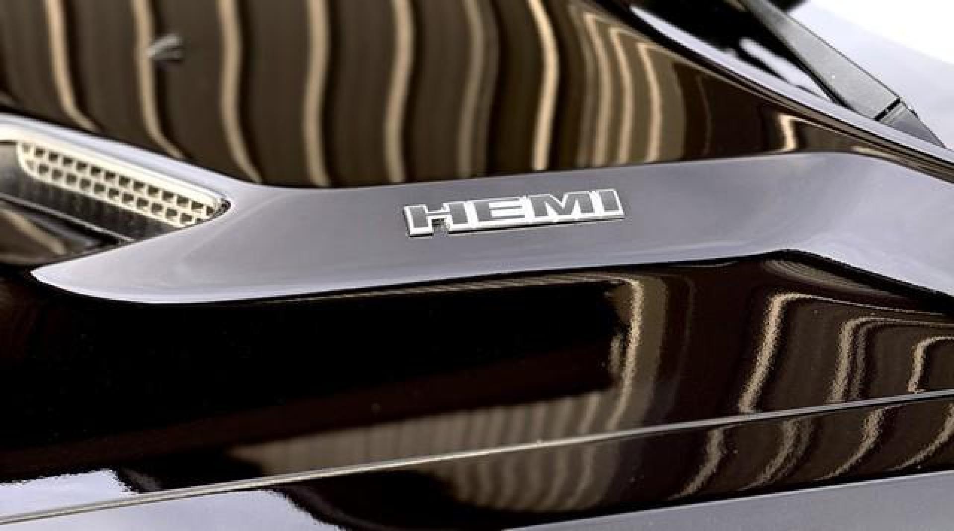 2009 BLACK DODGE CHALLENGER (2B3LJ54T89H) with an V8,5.7L(345 CID),OHV engine, AUTOMATIC transmission, located at 14600 Frazho Road, Warren, MI, 48089, (586) 776-3400, 42.485996, -82.974220 - Photo#7