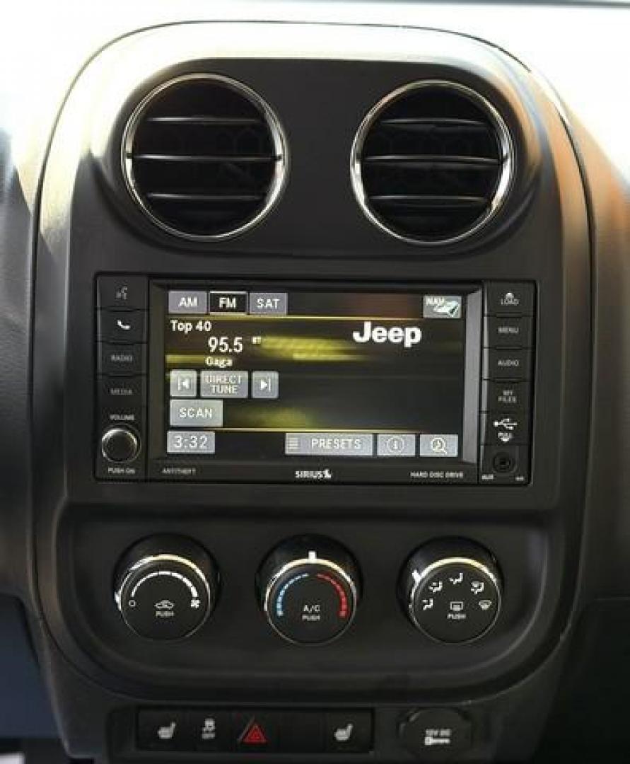 2016 WHITE JEEP PATRIOT (1C4NJRAB6GD) with an L4,2.4L(144 CID),DOHC engine, AUTOMATIC transmission, located at 14600 Frazho Road, Warren, MI, 48089, (586) 776-3400, 42.485996, -82.974220 - Photo#10