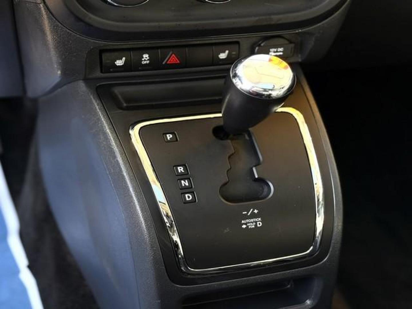2016 WHITE JEEP PATRIOT (1C4NJRAB6GD) with an L4,2.4L(144 CID),DOHC engine, AUTOMATIC transmission, located at 14600 Frazho Road, Warren, MI, 48089, (586) 776-3400, 42.485996, -82.974220 - Photo#11