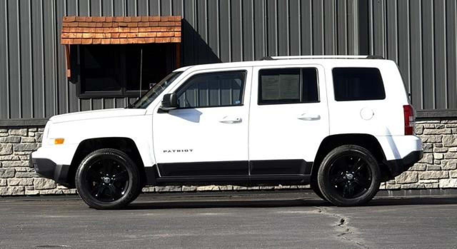 2016 WHITE JEEP PATRIOT (1C4NJRAB6GD) with an L4,2.4L(144 CID),DOHC engine, AUTOMATIC transmission, located at 14600 Frazho Road, Warren, MI, 48089, (586) 776-3400, 42.485996, -82.974220 - Photo#1