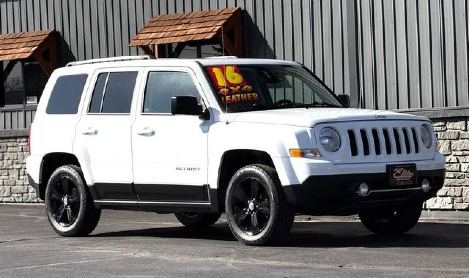 2016 WHITE JEEP PATRIOT (1C4NJRAB6GD) with an L4,2.4L(144 CID),DOHC engine, AUTOMATIC transmission, located at 14600 Frazho Road, Warren, MI, 48089, (586) 776-3400, 42.485996, -82.974220 - Photo#3