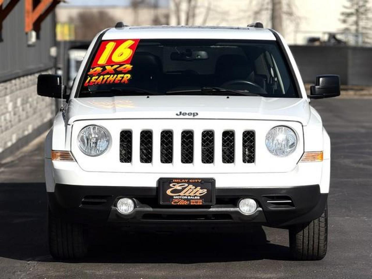 2016 WHITE JEEP PATRIOT (1C4NJRAB6GD) with an L4,2.4L(144 CID),DOHC engine, AUTOMATIC transmission, located at 14600 Frazho Road, Warren, MI, 48089, (586) 776-3400, 42.485996, -82.974220 - Photo#4