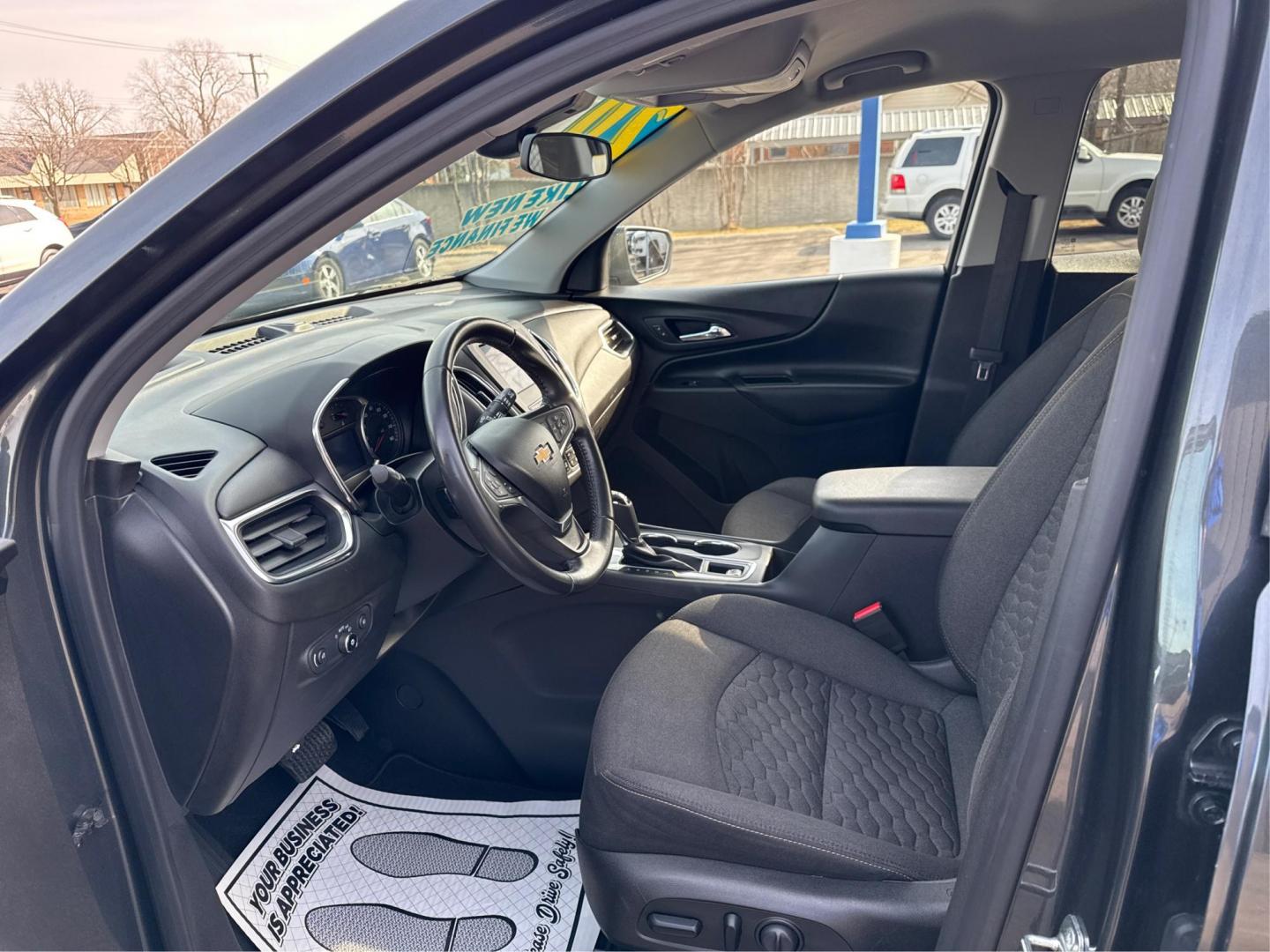 2020 GRAY CHEVROLET EQUINOX (3GNAXJEV0LS) with an L4,1.5L(91 CID), engine, AUTOMATIC transmission, located at 14600 Frazho Road, Warren, MI, 48089, (586) 776-3400, 42.485996, -82.974220 - Photo#8