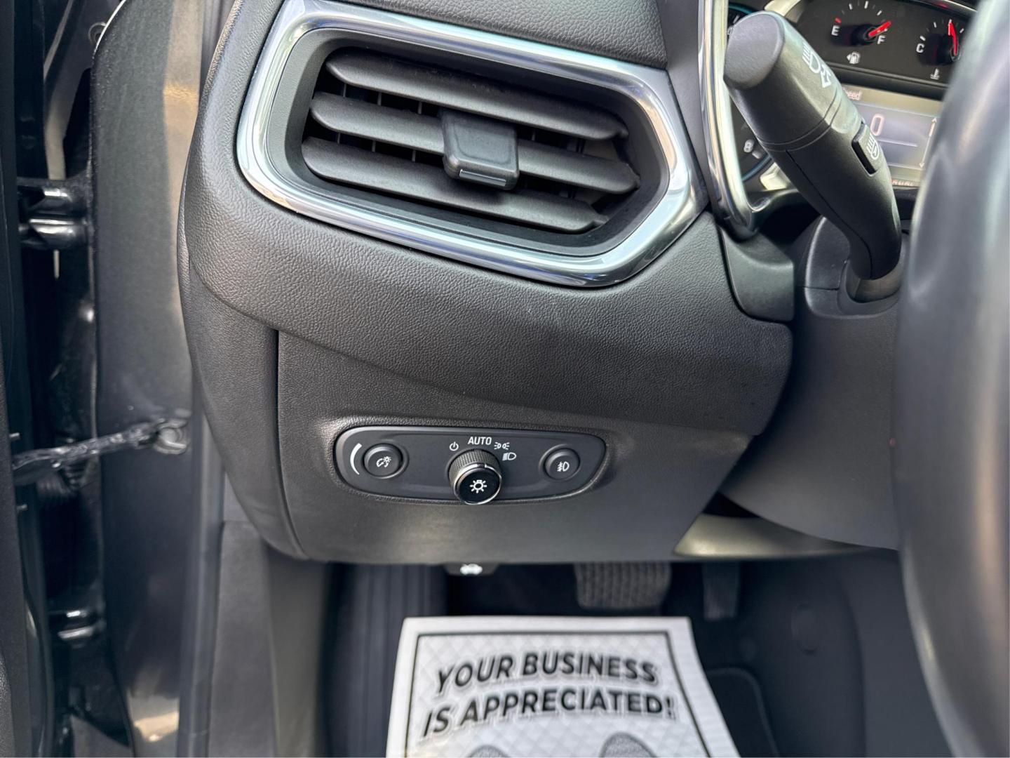 2020 GRAY CHEVROLET EQUINOX (3GNAXJEV0LS) with an L4,1.5L(91 CID), engine, AUTOMATIC transmission, located at 14600 Frazho Road, Warren, MI, 48089, (586) 776-3400, 42.485996, -82.974220 - Photo#17