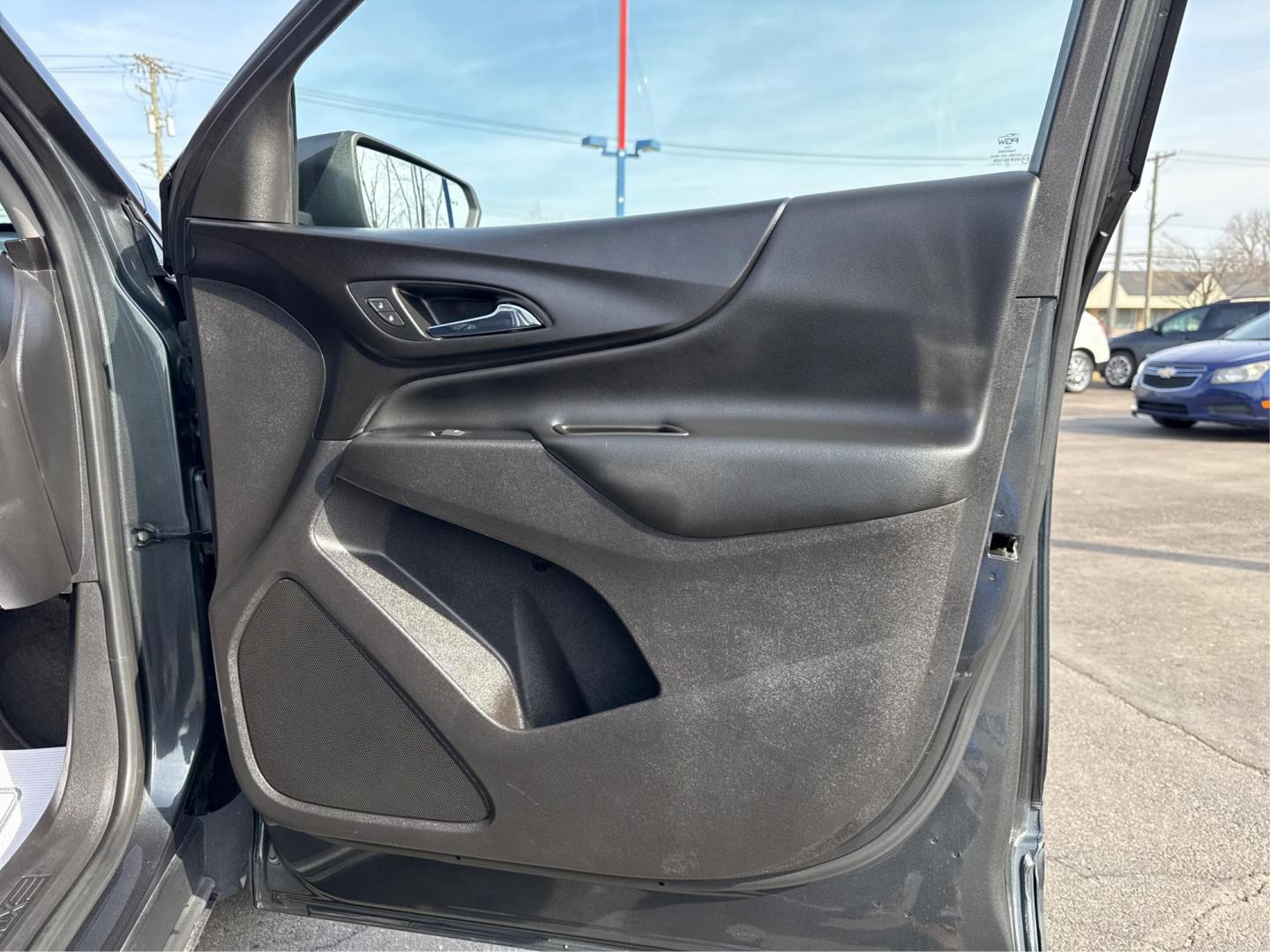2020 GRAY CHEVROLET EQUINOX (3GNAXJEV0LS) with an L4,1.5L(91 CID), engine, AUTOMATIC transmission, located at 14600 Frazho Road, Warren, MI, 48089, (586) 776-3400, 42.485996, -82.974220 - Photo#20