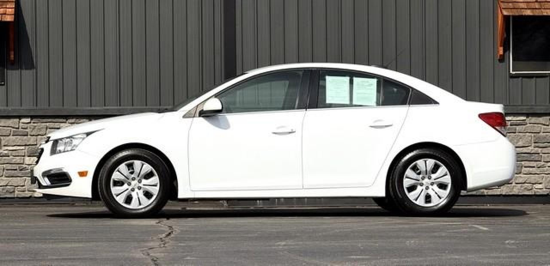 2016 WHITE CHEVROLET CRUZE LIMITED (1G1PE5SBXG7) with an L4,1.4L(83 CID),DOHC engine, AUTOMATIC transmission, located at 14600 Frazho Road, Warren, MI, 48089, (586) 776-3400, 42.485996, -82.974220 - Photo#1