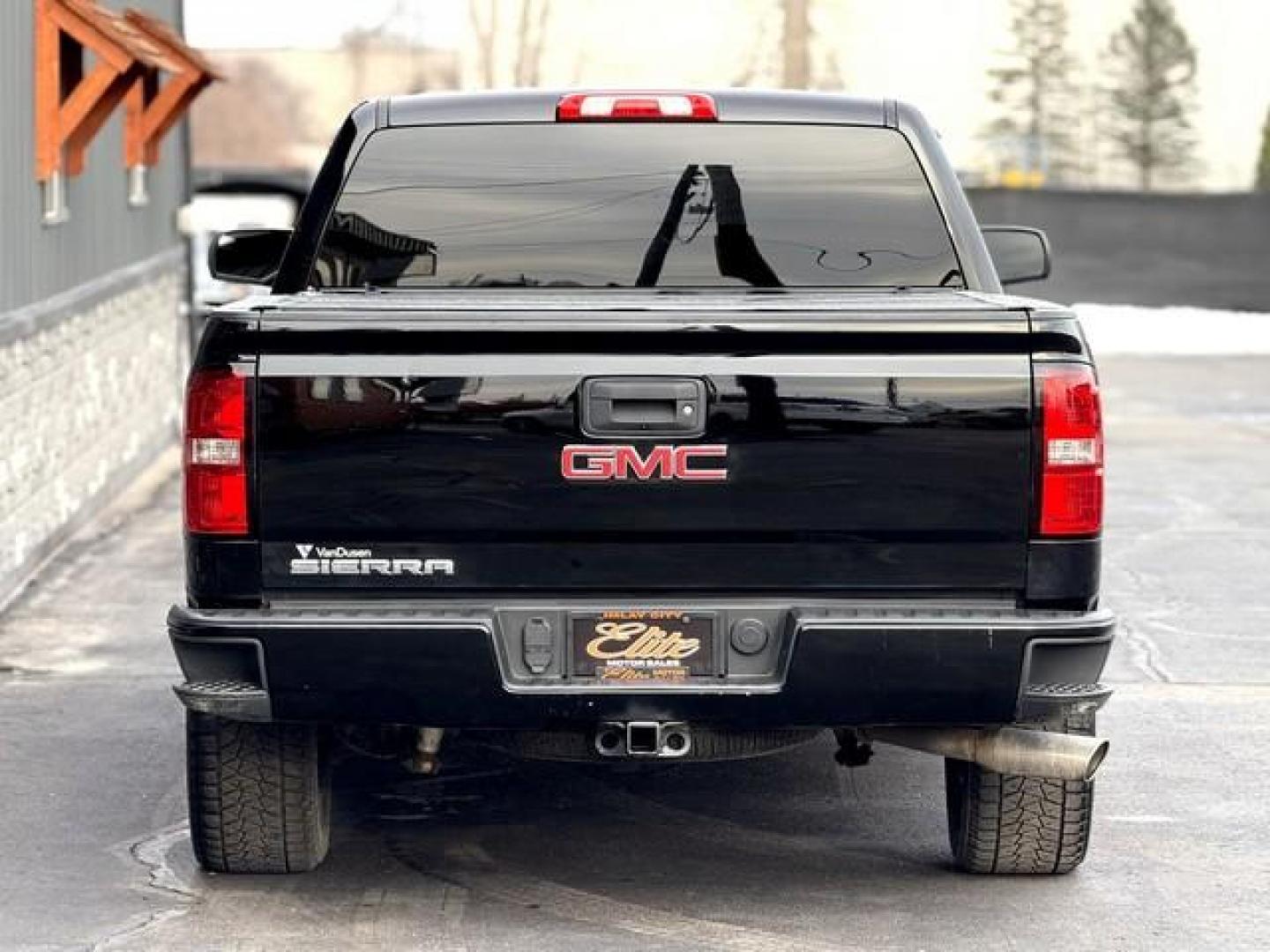 2017 BLACK GMC SIERRA 1500 (1GTV2LEC8HZ) with an V8,5.3L(325 CID),OHV engine, AUTOMATIC transmission, located at 14600 Frazho Road, Warren, MI, 48089, (586) 776-3400, 42.485996, -82.974220 - Photo#5
