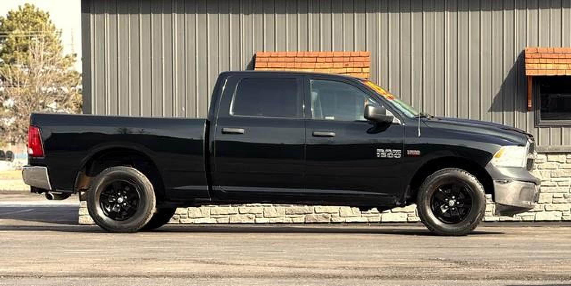 2015 BLACK FOREST GREEN RAM 1500 (1C6RR7ST6FS) with an V8,5.7L(345 CID),OHV engine, AUTOMATIC transmission, located at 14600 Frazho Road, Warren, MI, 48089, (586) 776-3400, 42.485996, -82.974220 - Photo#0