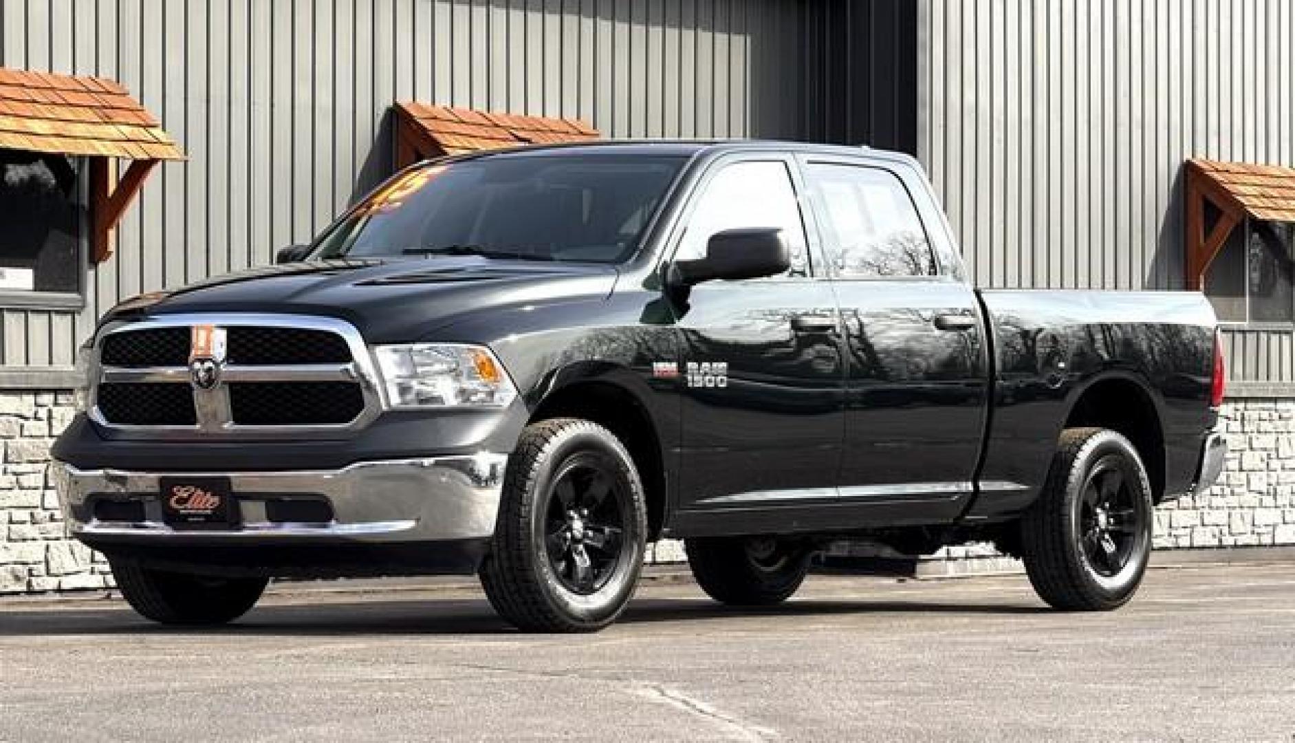 2015 BLACK FOREST GREEN RAM 1500 (1C6RR7ST6FS) with an V8,5.7L(345 CID),OHV engine, AUTOMATIC transmission, located at 14600 Frazho Road, Warren, MI, 48089, (586) 776-3400, 42.485996, -82.974220 - Photo#3