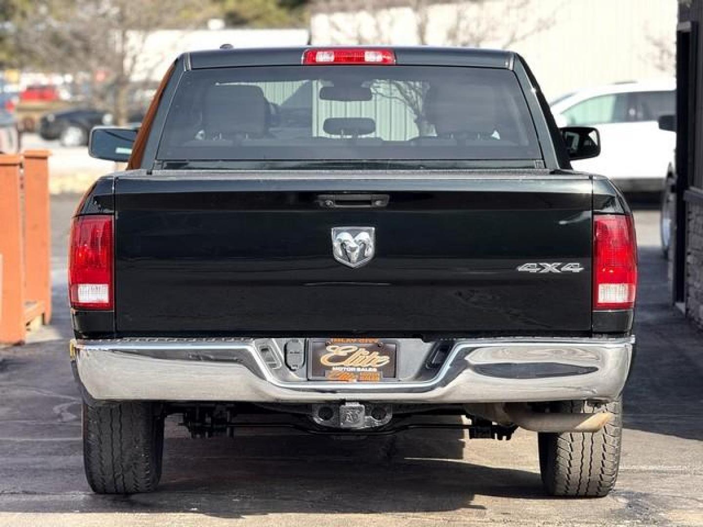 2015 BLACK FOREST GREEN RAM 1500 (1C6RR7ST6FS) with an V8,5.7L(345 CID),OHV engine, AUTOMATIC transmission, located at 14600 Frazho Road, Warren, MI, 48089, (586) 776-3400, 42.485996, -82.974220 - Photo#5