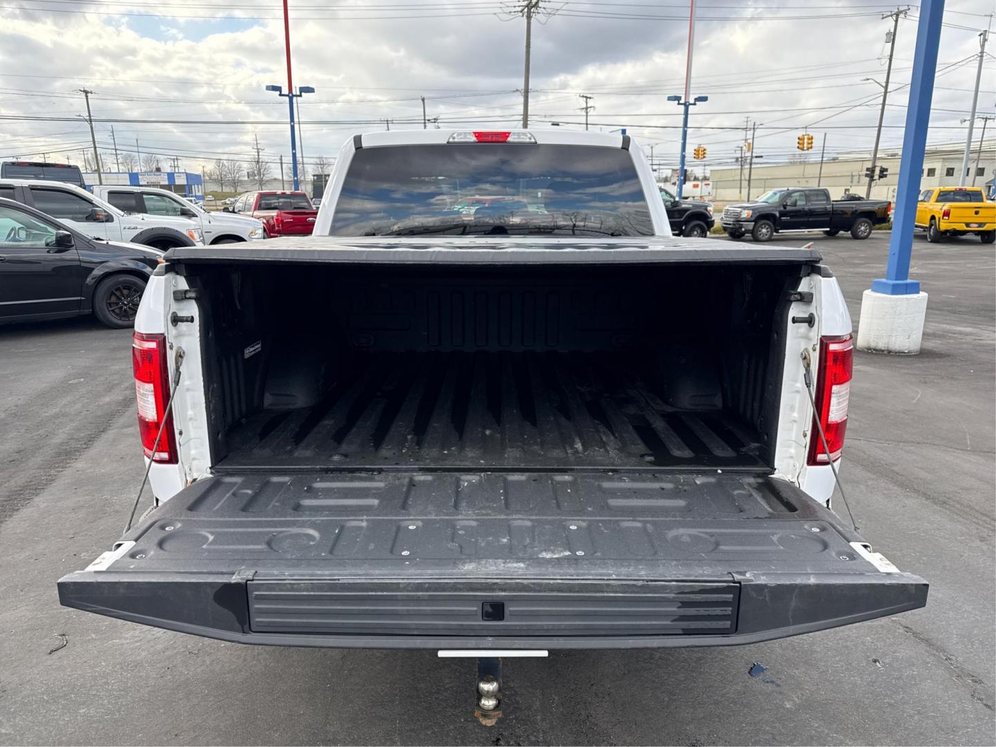 2018 WHITE FORD F-150 (1FTEW1E52JK) with an V8,5.0L(302 CID),DOHC engine, AUTOMATIC transmission, located at 14600 Frazho Road, Warren, MI, 48089, (586) 776-3400, 42.485996, -82.974220 - Photo#12
