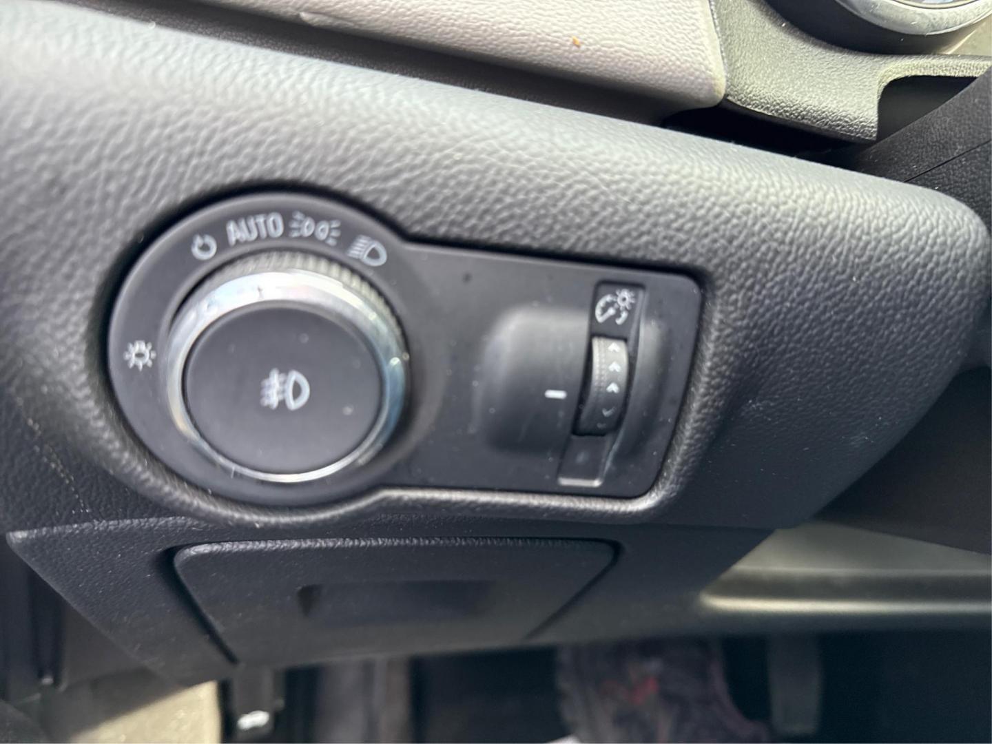 2014 WHITE BUICK VERANO (1G4PR5SK3E4) with an L4,2.4L(145 CID),DOHC engine, AUTOMATIC transmission, located at 14600 Frazho Road, Warren, MI, 48089, (586) 776-3400, 42.485996, -82.974220 - Photo#17