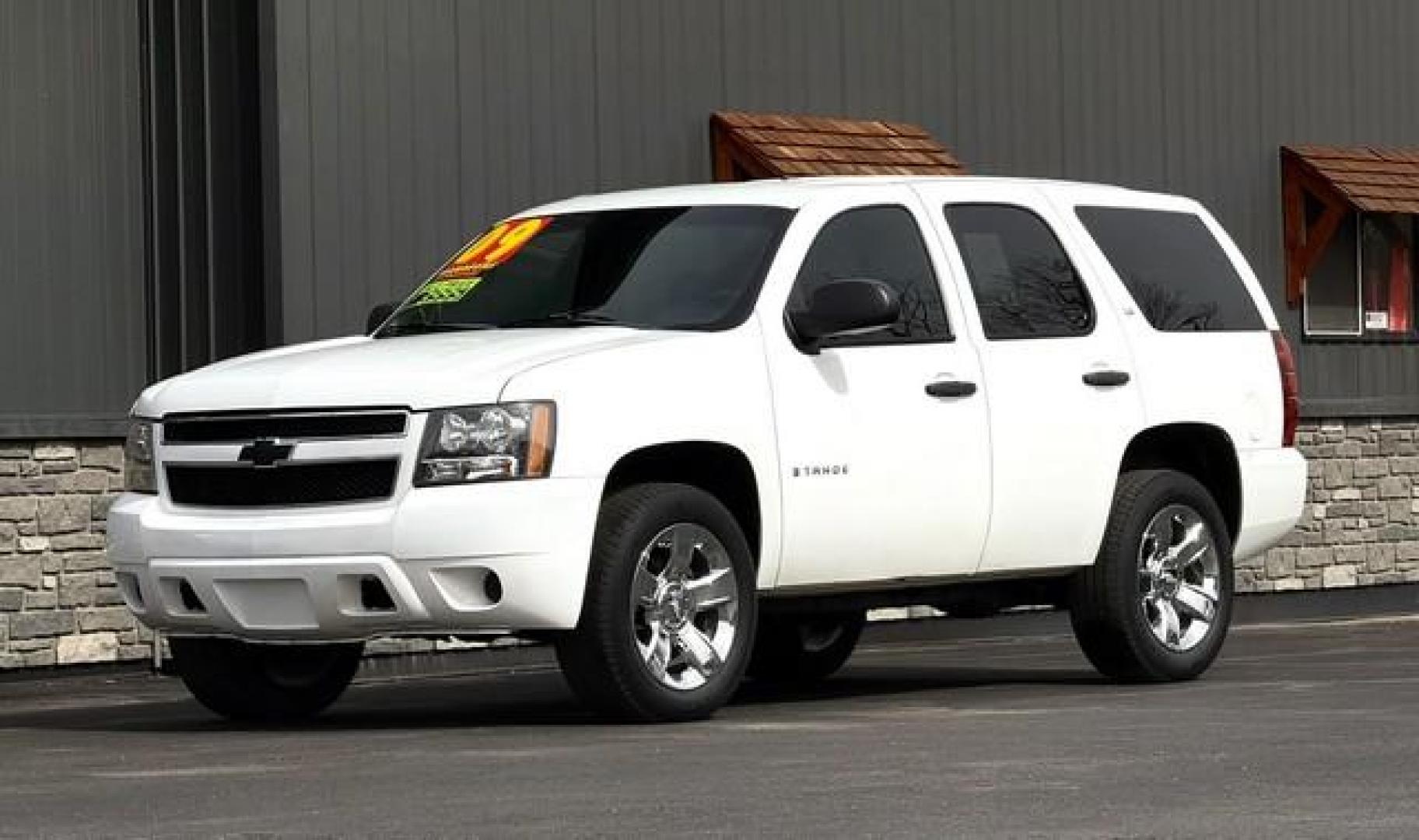 2009 WHITE CHEVROLET TAHOE (1GNFK13019R) with an V8,5.3L(325 CID),OHV engine, AUTOMATIC transmission, located at 14600 Frazho Road, Warren, MI, 48089, (586) 776-3400, 42.485996, -82.974220 - Photo#0