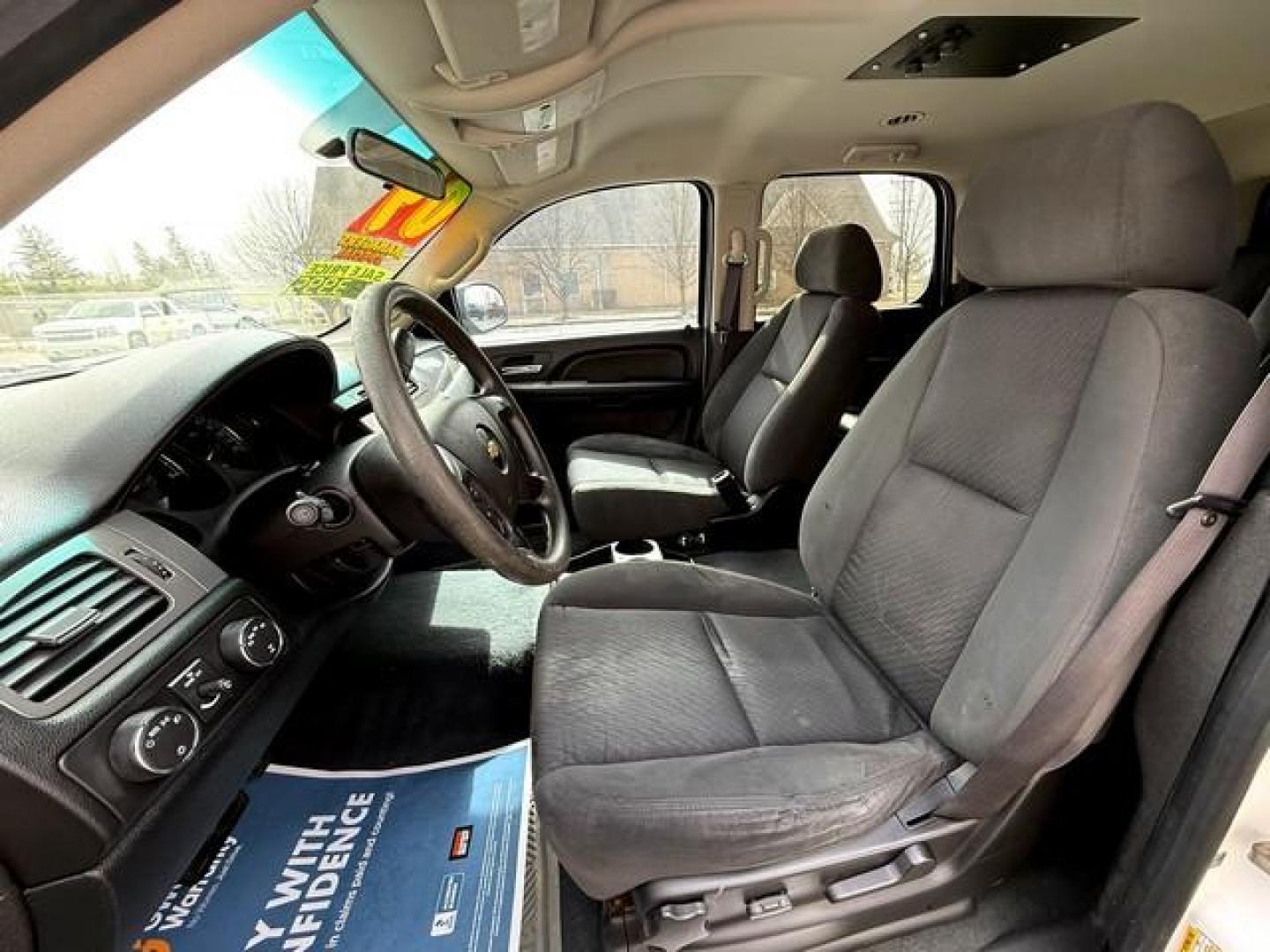 2009 WHITE CHEVROLET TAHOE (1GNFK13019R) with an V8,5.3L(325 CID),OHV engine, AUTOMATIC transmission, located at 14600 Frazho Road, Warren, MI, 48089, (586) 776-3400, 42.485996, -82.974220 - Photo#6