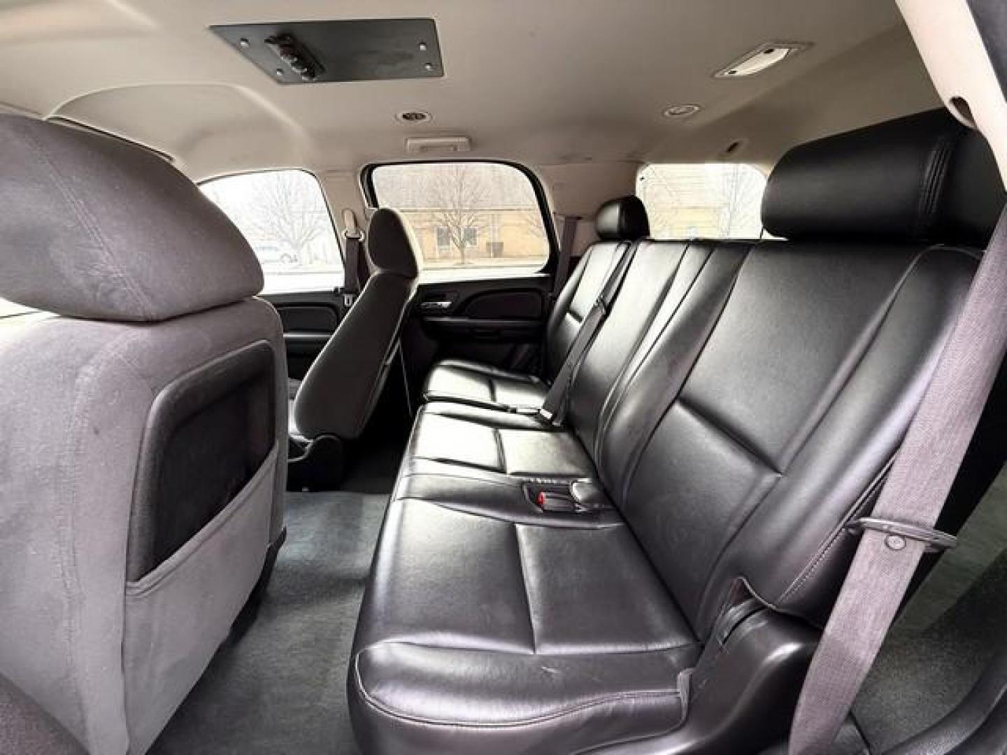 2009 WHITE CHEVROLET TAHOE (1GNFK13019R) with an V8,5.3L(325 CID),OHV engine, AUTOMATIC transmission, located at 14600 Frazho Road, Warren, MI, 48089, (586) 776-3400, 42.485996, -82.974220 - Photo#7