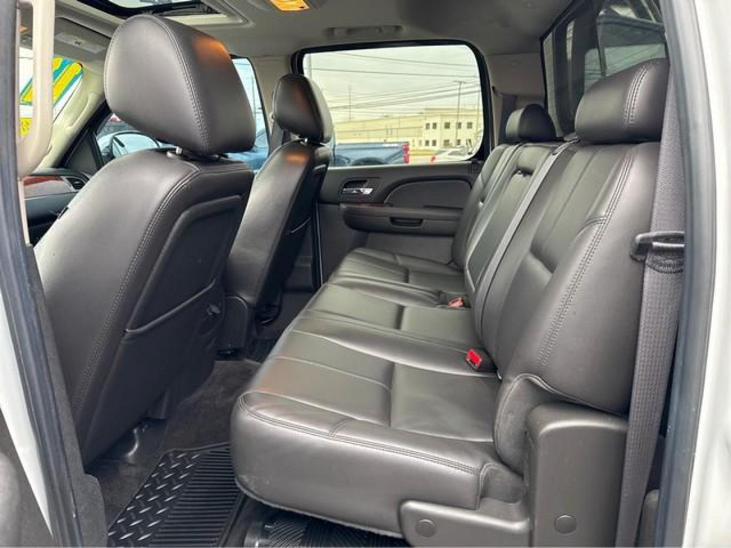 2011 WHITE CHEVROLET SILVERADO 1500 (3GCPKTE3XBG) with an V8,5.3L(325 CID),OHV engine, AUTOMATIC transmission, located at 14600 Frazho Road, Warren, MI, 48089, (586) 776-3400, 42.485996, -82.974220 - Photo#9