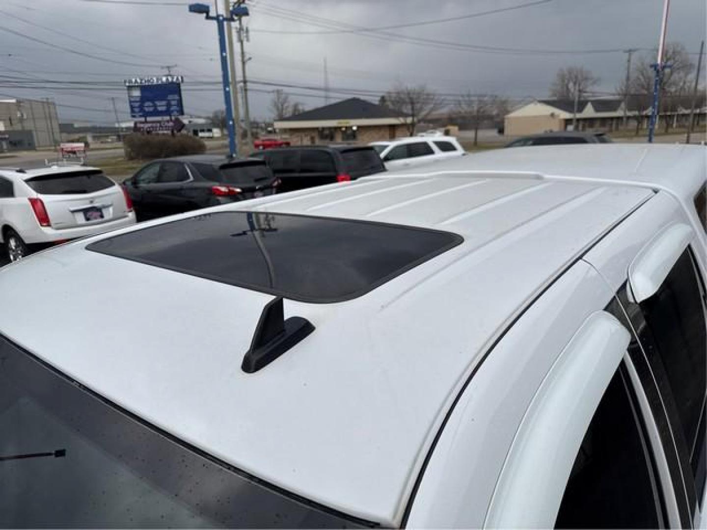 2011 WHITE CHEVROLET SILVERADO 1500 (3GCPKTE3XBG) with an V8,5.3L(325 CID),OHV engine, AUTOMATIC transmission, located at 14600 Frazho Road, Warren, MI, 48089, (586) 776-3400, 42.485996, -82.974220 - Photo#11
