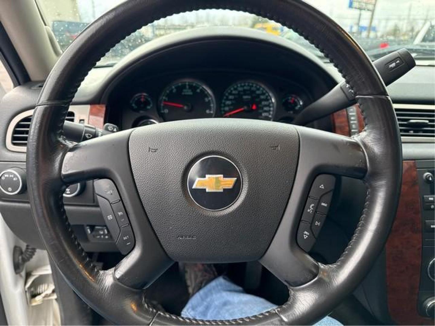 2011 WHITE CHEVROLET SILVERADO 1500 (3GCPKTE3XBG) with an V8,5.3L(325 CID),OHV engine, AUTOMATIC transmission, located at 14600 Frazho Road, Warren, MI, 48089, (586) 776-3400, 42.485996, -82.974220 - Photo#16