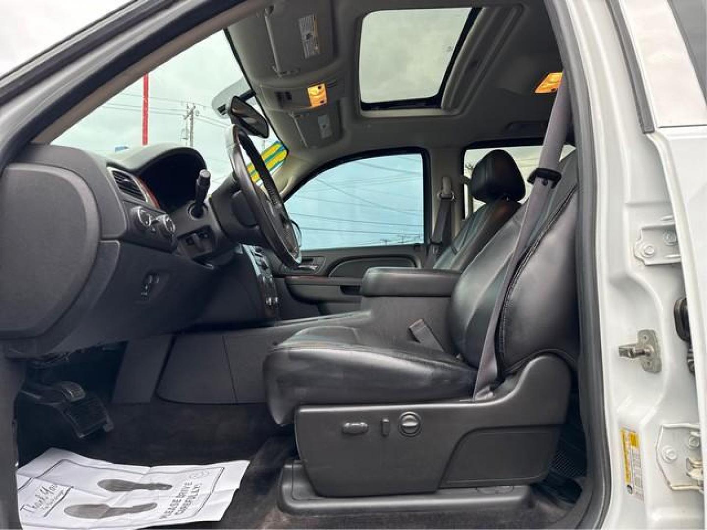 2011 WHITE CHEVROLET SILVERADO 1500 (3GCPKTE3XBG) with an V8,5.3L(325 CID),OHV engine, AUTOMATIC transmission, located at 14600 Frazho Road, Warren, MI, 48089, (586) 776-3400, 42.485996, -82.974220 - Photo#8
