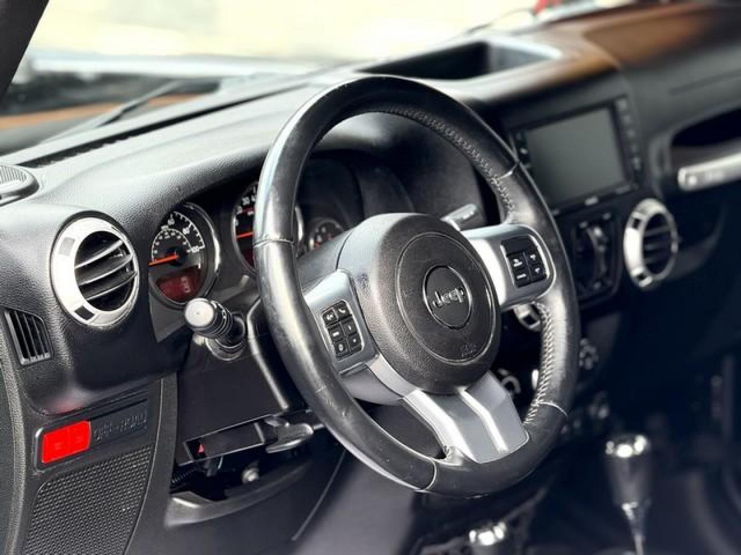 2015 BLACK JEEP WRANGLER (1C4HJWFGXFL) with an V6,3.6L(220 CID),DOHC engine, AUTOMATIC transmission, located at 14600 Frazho Road, Warren, MI, 48089, (586) 776-3400, 42.485996, -82.974220 - Photo#9