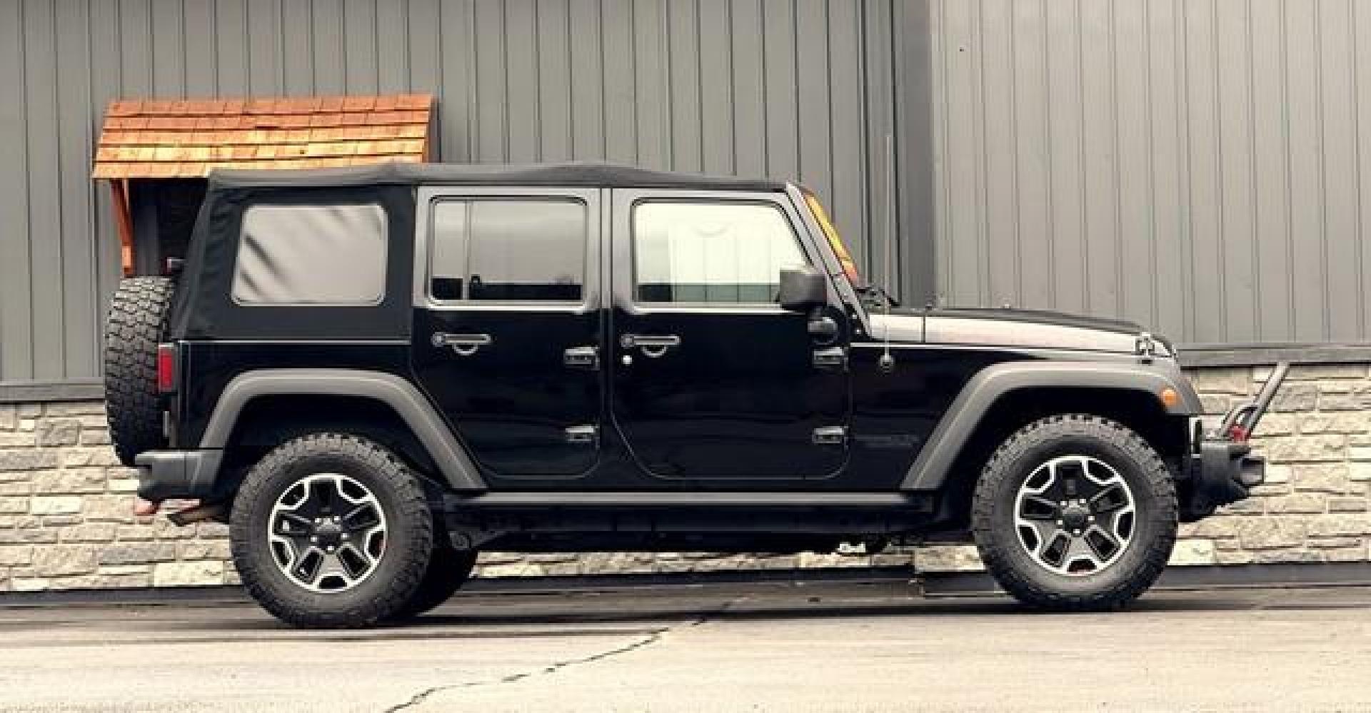 2015 BLACK JEEP WRANGLER (1C4HJWFGXFL) with an V6,3.6L(220 CID),DOHC engine, AUTOMATIC transmission, located at 14600 Frazho Road, Warren, MI, 48089, (586) 776-3400, 42.485996, -82.974220 - Photo#2