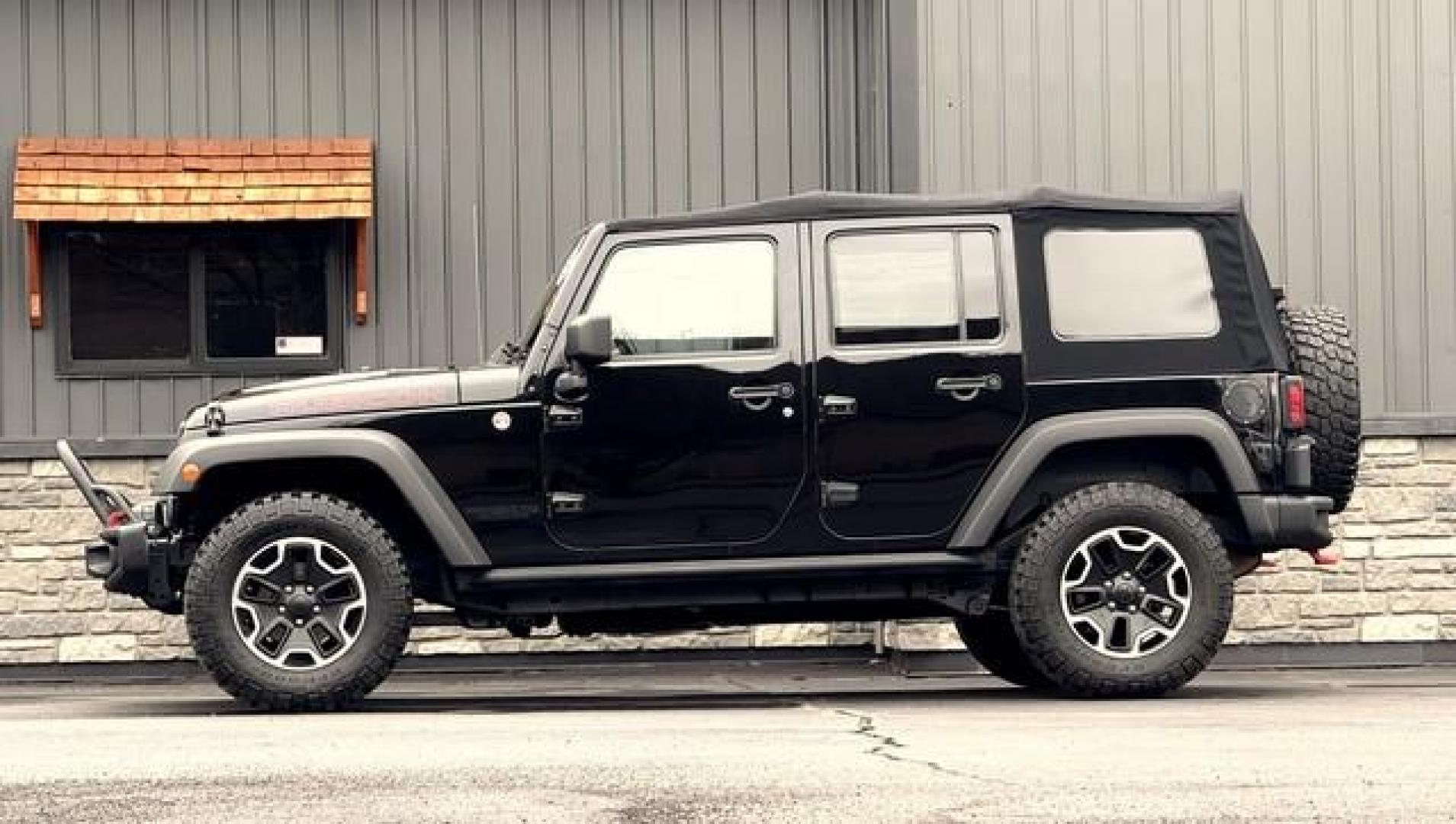 2015 BLACK JEEP WRANGLER (1C4HJWFGXFL) with an V6,3.6L(220 CID),DOHC engine, AUTOMATIC transmission, located at 14600 Frazho Road, Warren, MI, 48089, (586) 776-3400, 42.485996, -82.974220 - Photo#3