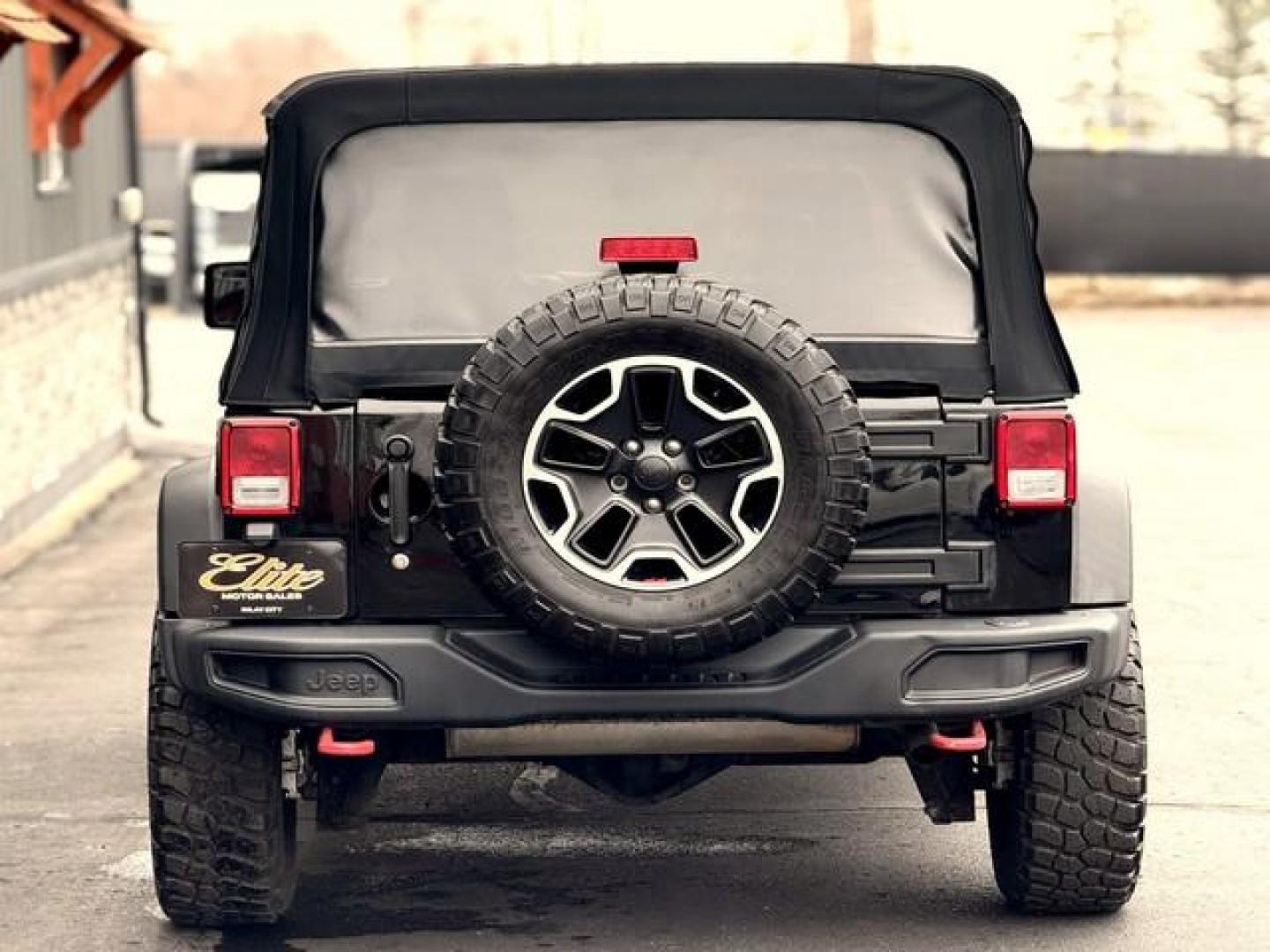 2015 BLACK JEEP WRANGLER (1C4HJWFGXFL) with an V6,3.6L(220 CID),DOHC engine, AUTOMATIC transmission, located at 14600 Frazho Road, Warren, MI, 48089, (586) 776-3400, 42.485996, -82.974220 - Photo#5