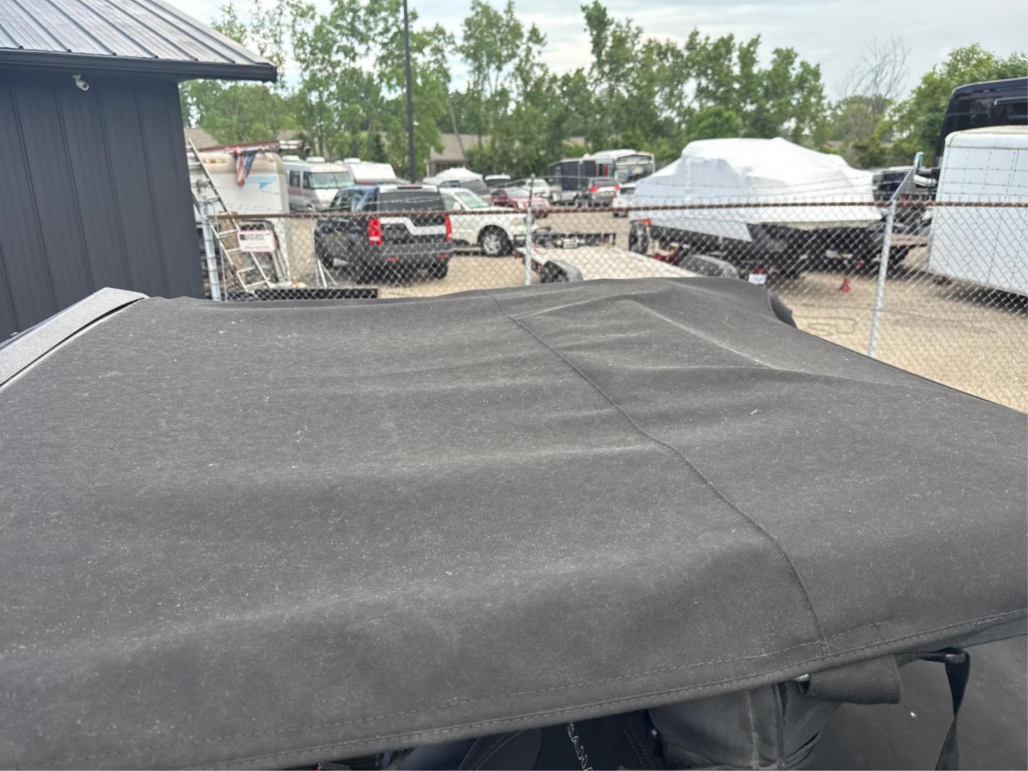 2016 BLACK JEEP WRANGLER (1C4AJWBG1GL) with an V6,3.6L(220 CID),DOHC engine, AUTOMATIC transmission, located at 14600 Frazho Road, Warren, MI, 48089, (586) 776-3400, 42.485996, -82.974220 - Photo#11