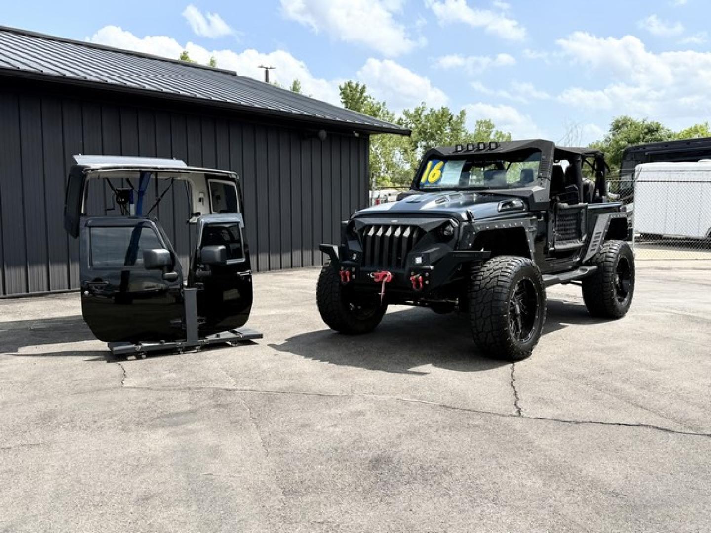 2016 BLACK JEEP WRANGLER (1C4AJWBG1GL) with an V6,3.6L(220 CID),DOHC engine, AUTOMATIC transmission, located at 14600 Frazho Road, Warren, MI, 48089, (586) 776-3400, 42.485996, -82.974220- Photo#2