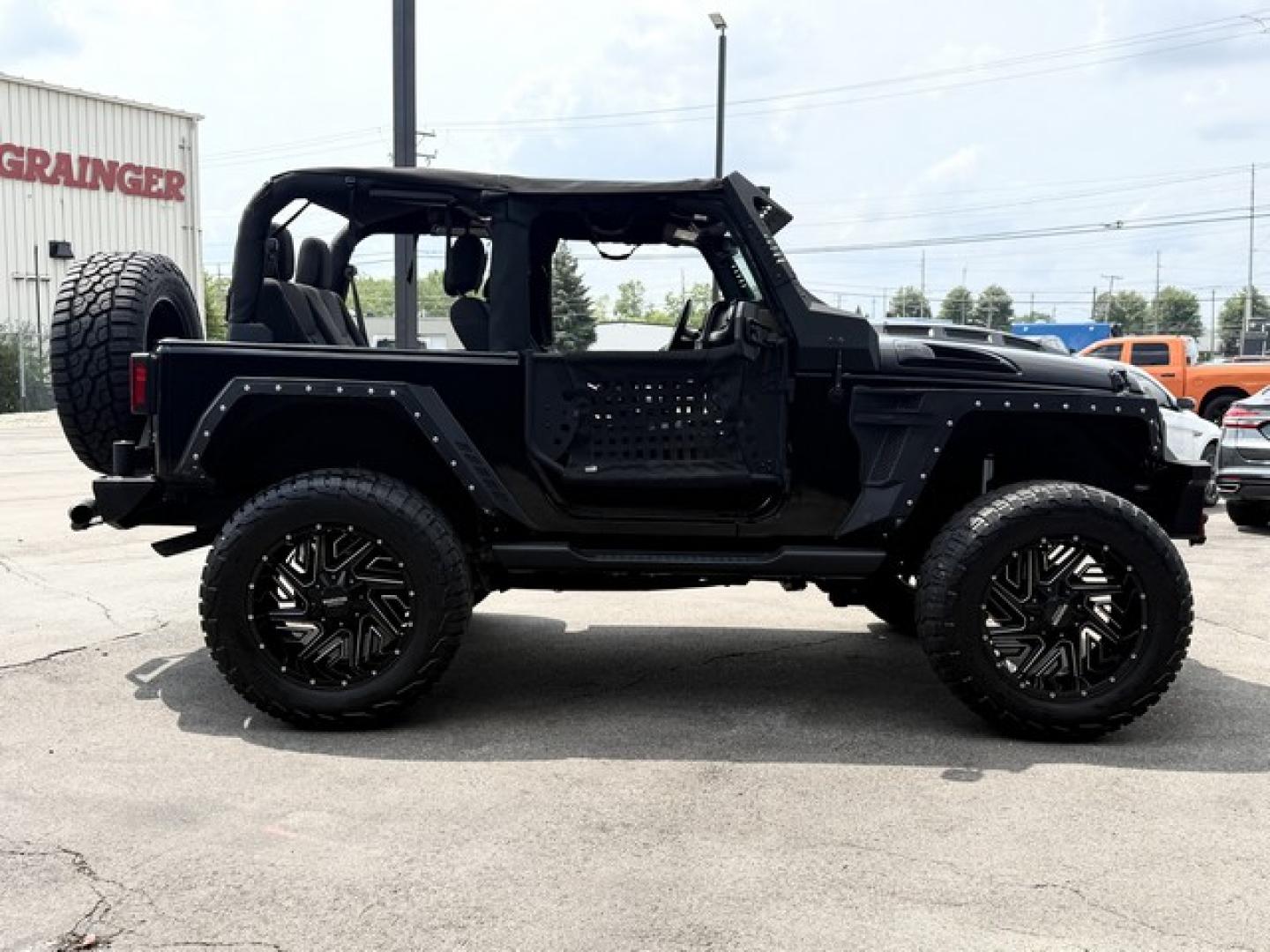 2016 BLACK JEEP WRANGLER (1C4AJWBG1GL) with an V6,3.6L(220 CID),DOHC engine, AUTOMATIC transmission, located at 14600 Frazho Road, Warren, MI, 48089, (586) 776-3400, 42.485996, -82.974220- Photo#10
