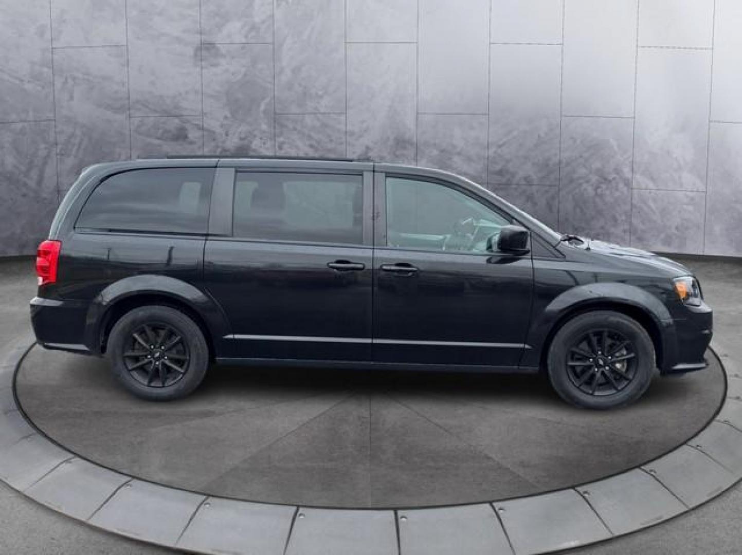 2019 BLACK DODGE GRAND CARAVAN (2C4RDGEG6KR) with an V6,3.6L(220 CID),DOHC engine, AUTOMATIC transmission, located at 14600 Frazho Road, Warren, MI, 48089, (586) 776-3400, 42.485996, -82.974220 - Photo#3