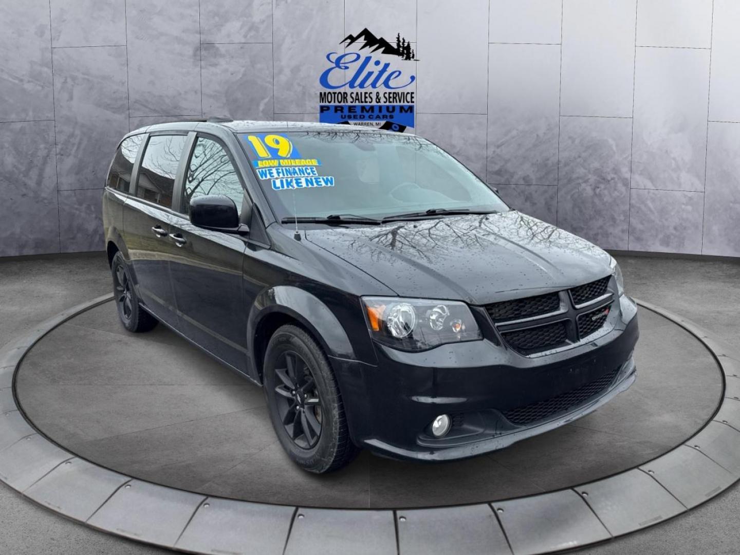 2019 BLACK DODGE GRAND CARAVAN (2C4RDGEG6KR) with an V6,3.6L(220 CID),DOHC engine, AUTOMATIC transmission, located at 14600 Frazho Road, Warren, MI, 48089, (586) 776-3400, 42.485996, -82.974220 - Photo#2