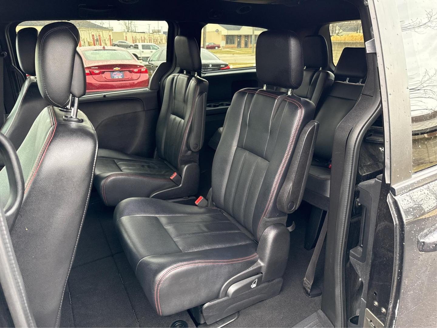 2019 BLACK DODGE GRAND CARAVAN (2C4RDGEG6KR) with an V6,3.6L(220 CID),DOHC engine, AUTOMATIC transmission, located at 14600 Frazho Road, Warren, MI, 48089, (586) 776-3400, 42.485996, -82.974220 - Photo#9