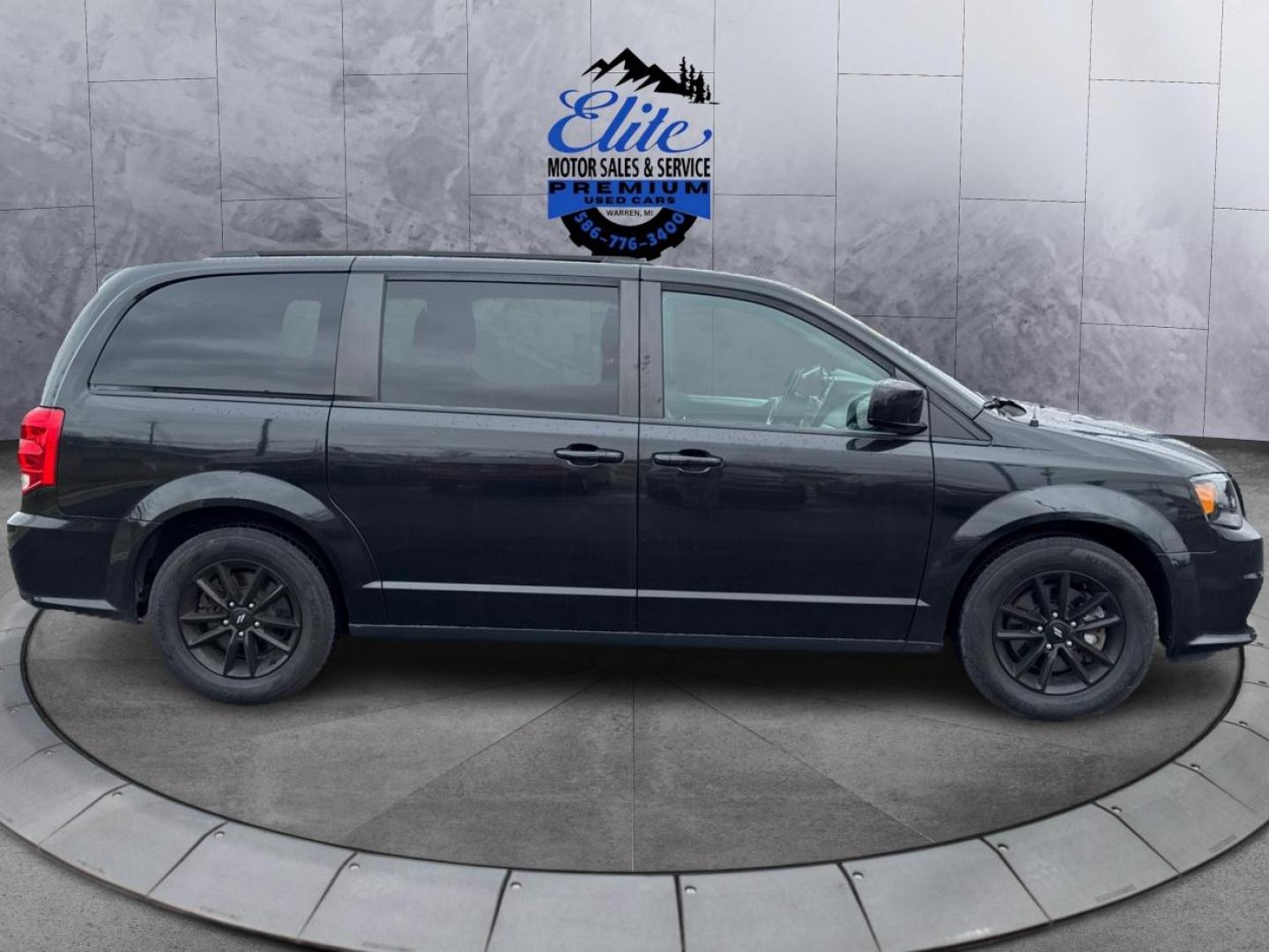 2019 BLACK DODGE GRAND CARAVAN (2C4RDGEG6KR) with an V6,3.6L(220 CID),DOHC engine, AUTOMATIC transmission, located at 14600 Frazho Road, Warren, MI, 48089, (586) 776-3400, 42.485996, -82.974220 - Photo#3