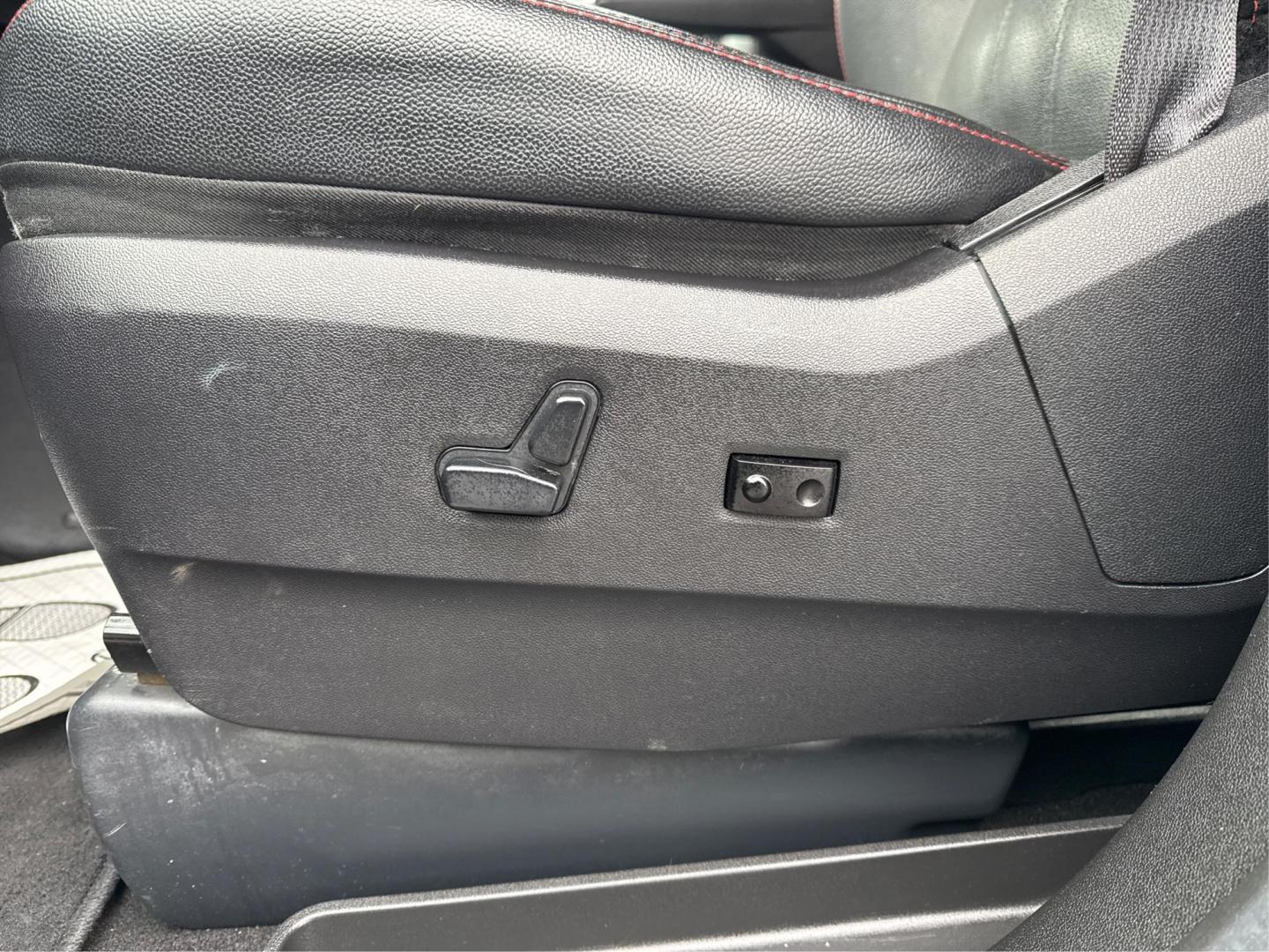 2019 BLACK DODGE GRAND CARAVAN (2C4RDGEG6KR) with an V6,3.6L(220 CID),DOHC engine, AUTOMATIC transmission, located at 14600 Frazho Road, Warren, MI, 48089, (586) 776-3400, 42.485996, -82.974220 - Photo#18