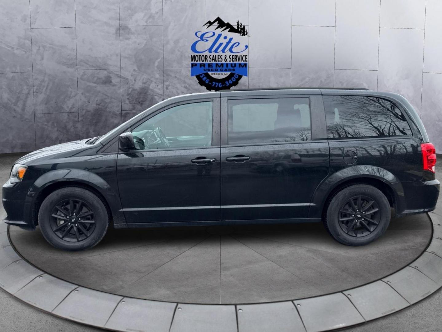 2019 BLACK DODGE GRAND CARAVAN (2C4RDGEG6KR) with an V6,3.6L(220 CID),DOHC engine, AUTOMATIC transmission, located at 14600 Frazho Road, Warren, MI, 48089, (586) 776-3400, 42.485996, -82.974220 - Photo#7