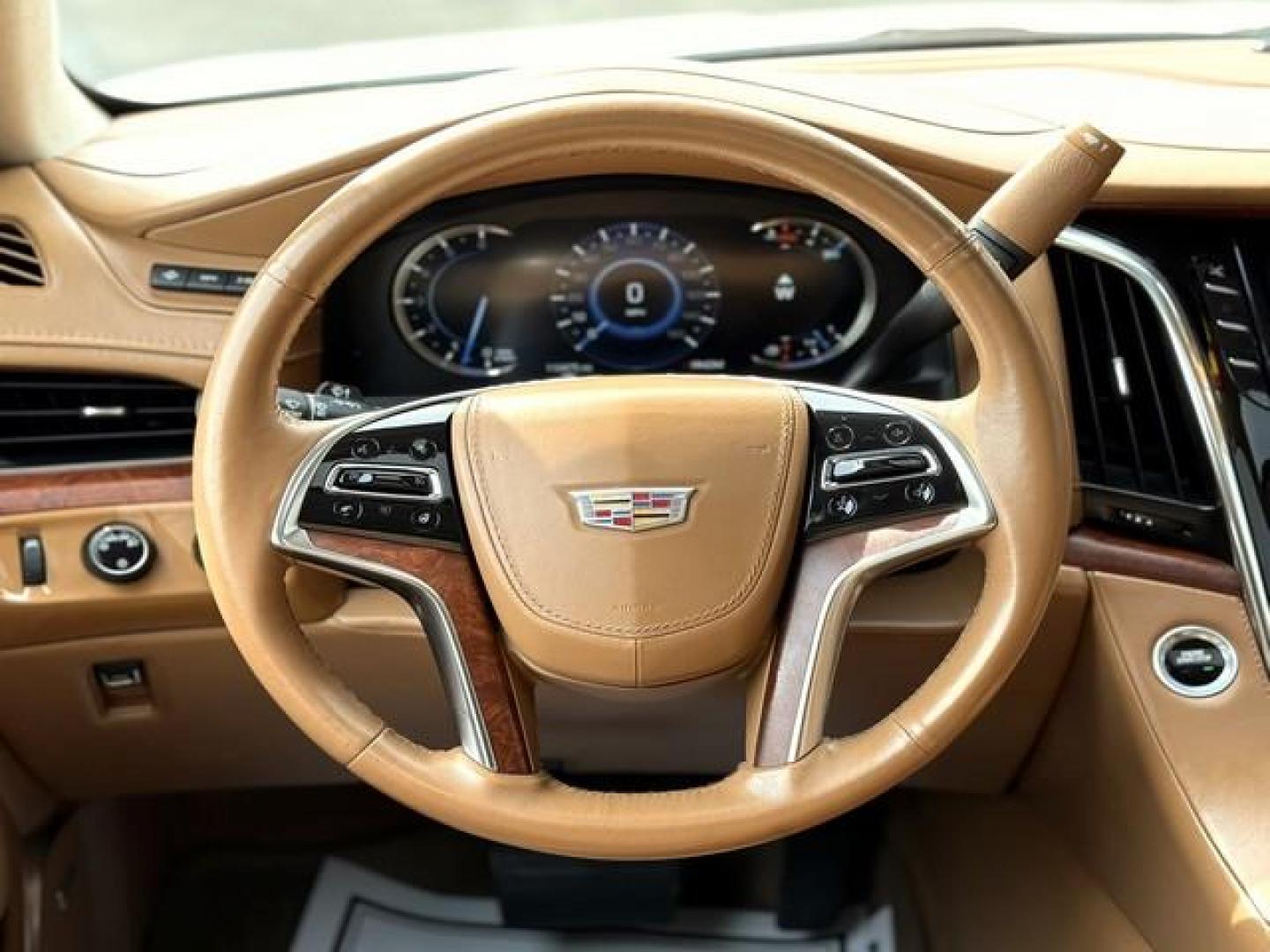2016 WHITE CADILLAC ESCALADE (1GYS4DKJ6GR) with an V8,6.2L(376 CID),OHV engine, AUTOMATIC transmission, located at 14600 Frazho Road, Warren, MI, 48089, (586) 776-3400, 42.485996, -82.974220 - Photo#13