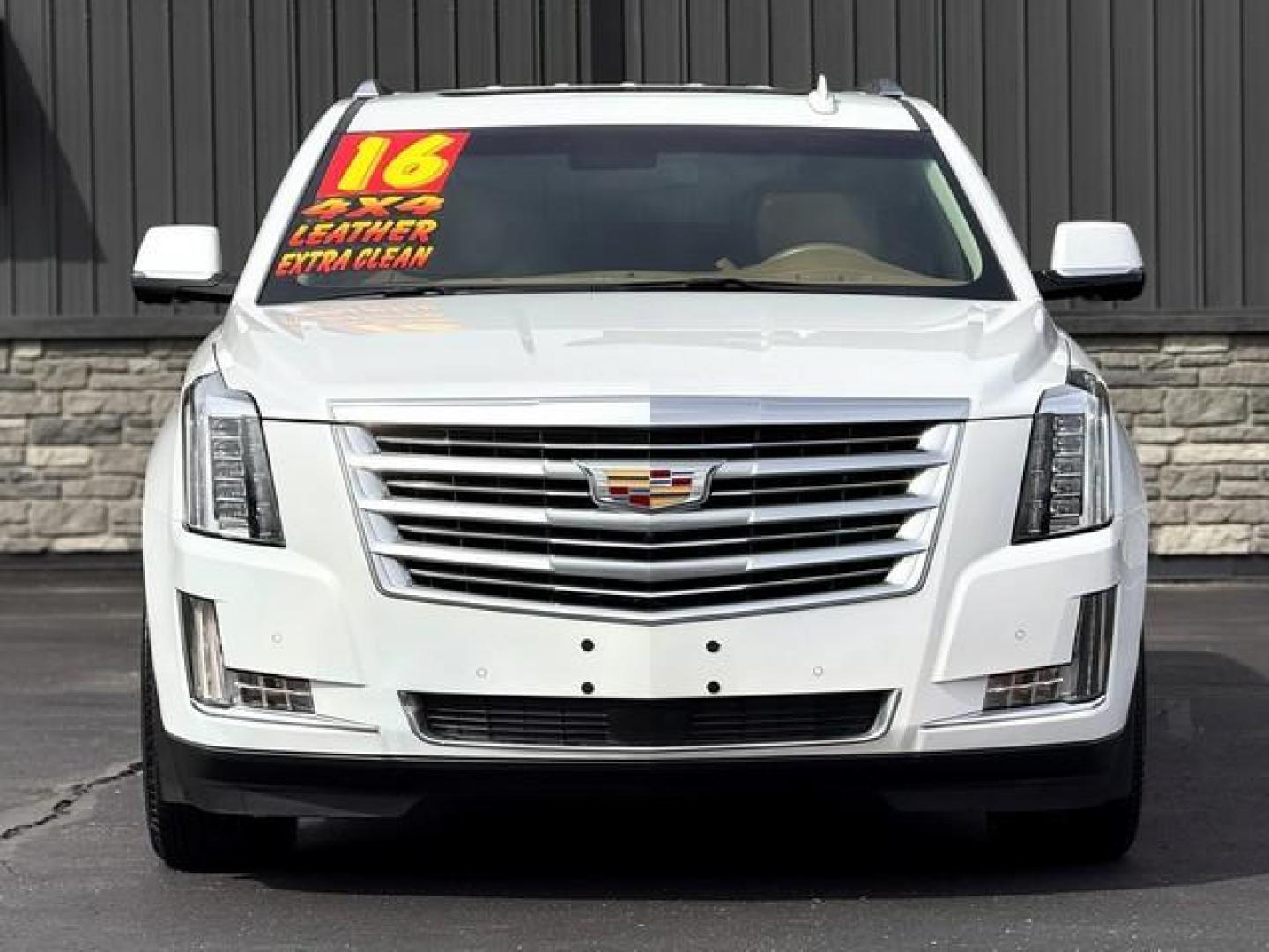 2016 WHITE CADILLAC ESCALADE (1GYS4DKJ6GR) with an V8,6.2L(376 CID),OHV engine, AUTOMATIC transmission, located at 14600 Frazho Road, Warren, MI, 48089, (586) 776-3400, 42.485996, -82.974220 - Photo#4