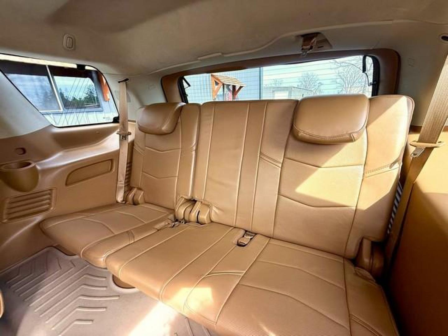 2016 WHITE CADILLAC ESCALADE (1GYS4DKJ6GR) with an V8,6.2L(376 CID),OHV engine, AUTOMATIC transmission, located at 14600 Frazho Road, Warren, MI, 48089, (586) 776-3400, 42.485996, -82.974220 - Photo#8