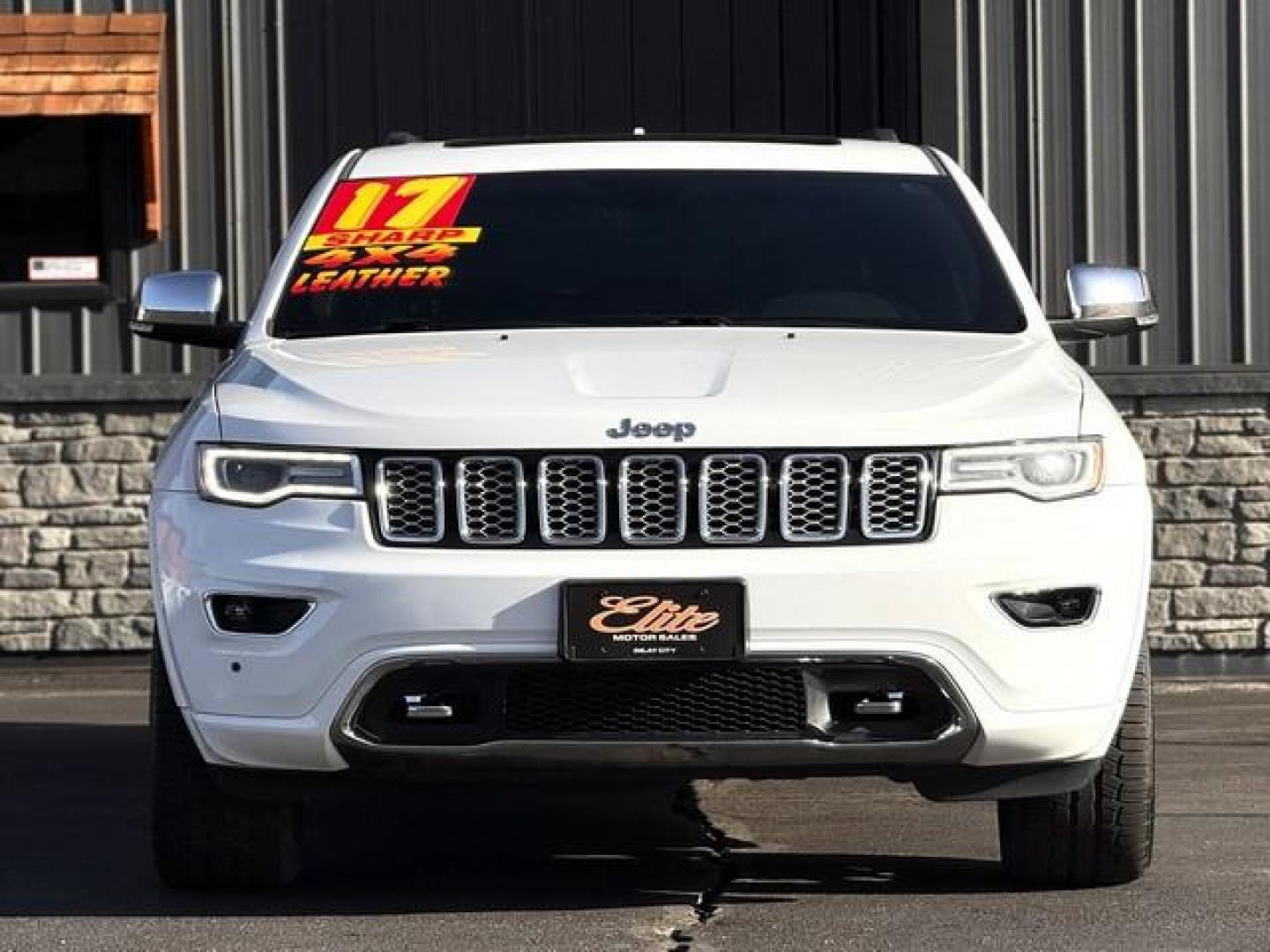 2017 WHITE JEEP GRAND CHEROKEE (1C4RJFCG3HC) with an V6,3.6L(220 CID),DOHC engine, AUTOMATIC transmission, located at 14600 Frazho Road, Warren, MI, 48089, (586) 776-3400, 42.485996, -82.974220 - Photo#3