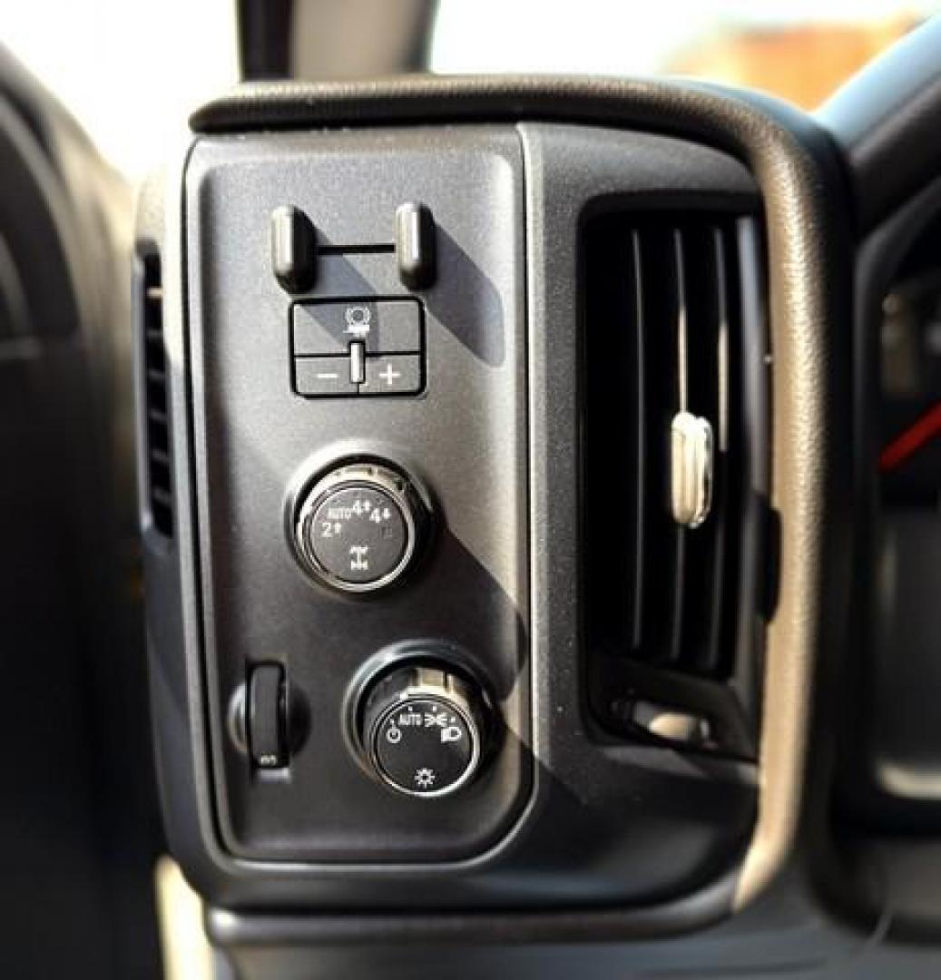 2018 WHITE CHEVROLET SILVERADO 1500 (3GCUKPEC6JG) with an V8,5.3L(325 CID),OHV engine, AUTOMATIC transmission, located at 14600 Frazho Road, Warren, MI, 48089, (586) 776-3400, 42.485996, -82.974220 - Photo#10
